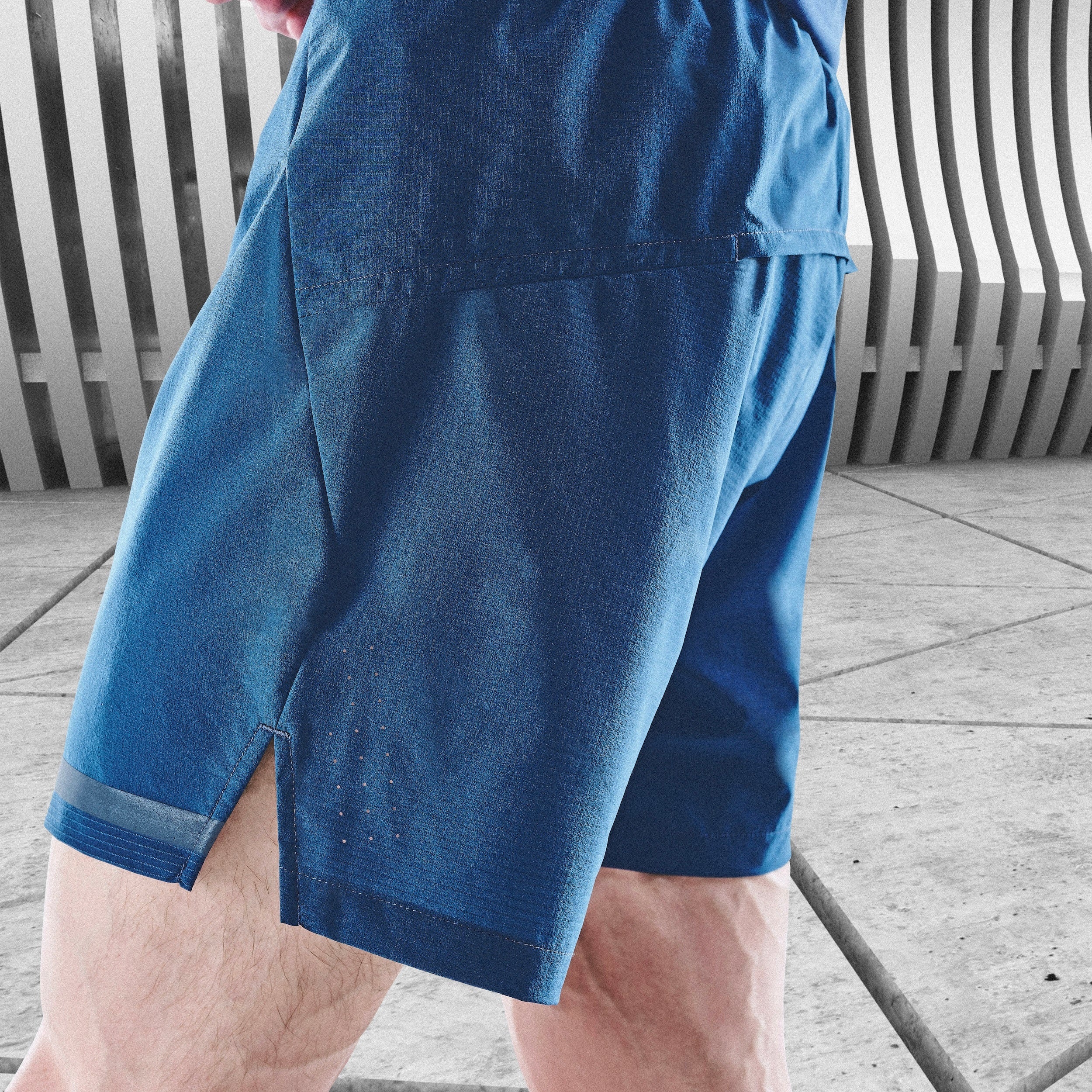 スリットと夜間の視認性を考慮した再帰反射