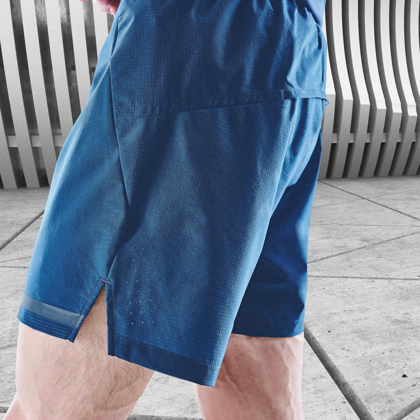 スリットと夜間の視認性を考慮した再帰反射