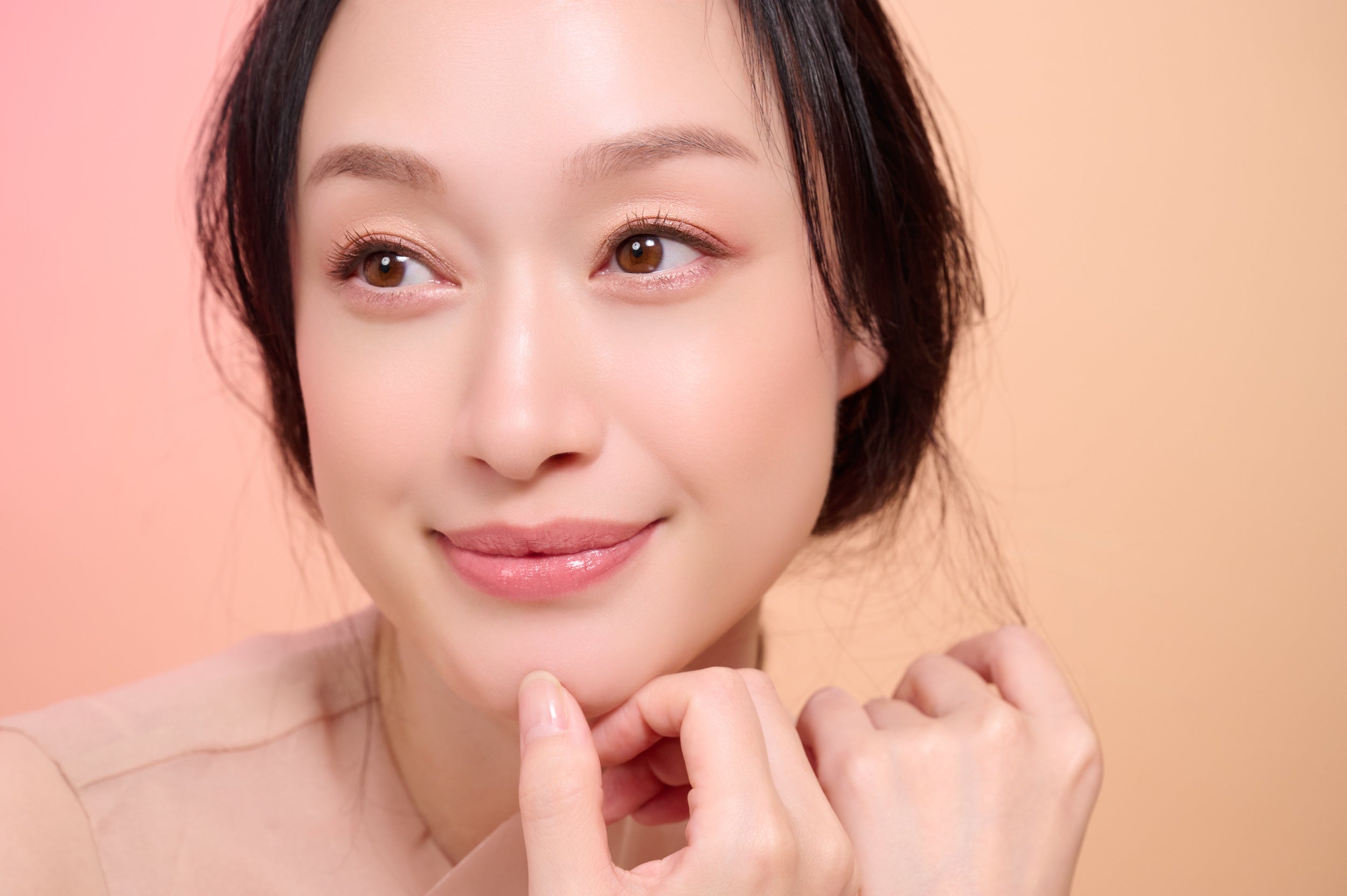 大人気のカモフラージュ コンシーラーチークに新色が登場！自然なツヤ