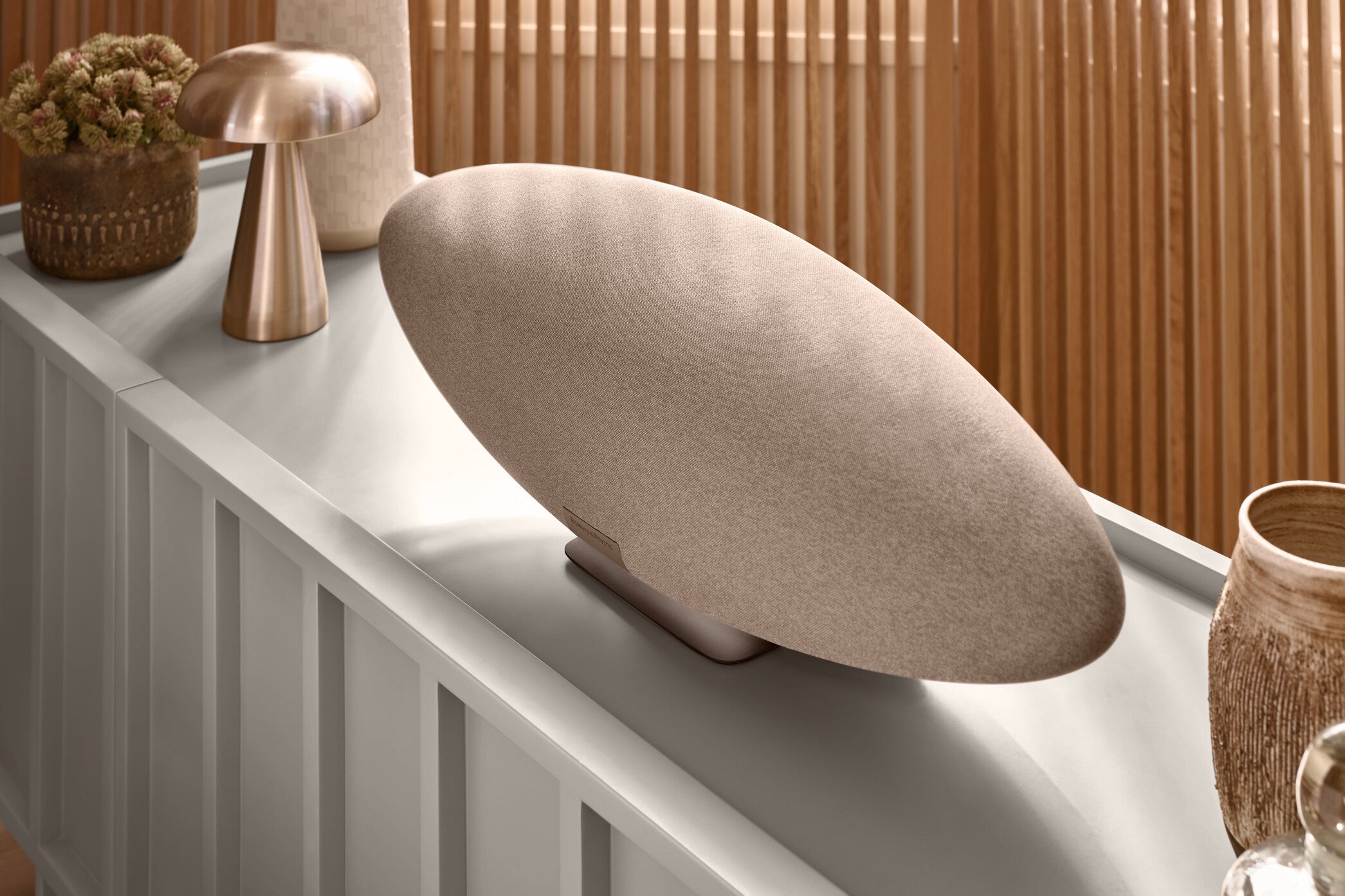 Bowers & Wilkins 新製品] ワイヤレス・スピーカー「Zeppelin