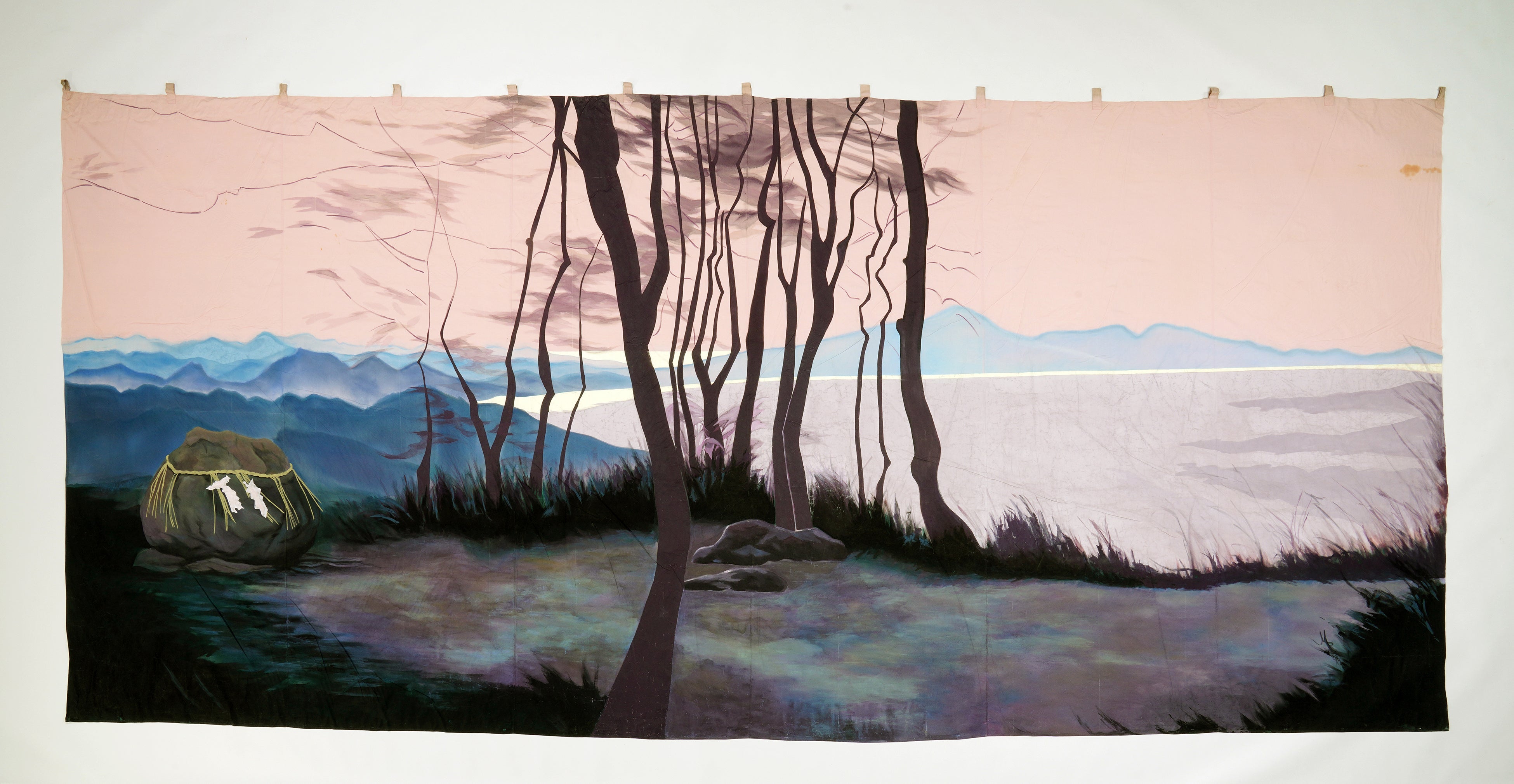 神楽幕「ひもろぎ」／マリオン・ピント作　氷室神楽保存会（出雲市斐川町）蔵