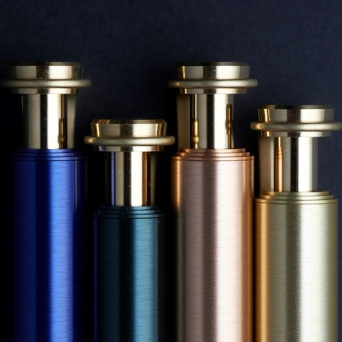 シリーズ初のノック式ボールペン、拘りのあるデザインと利便性を