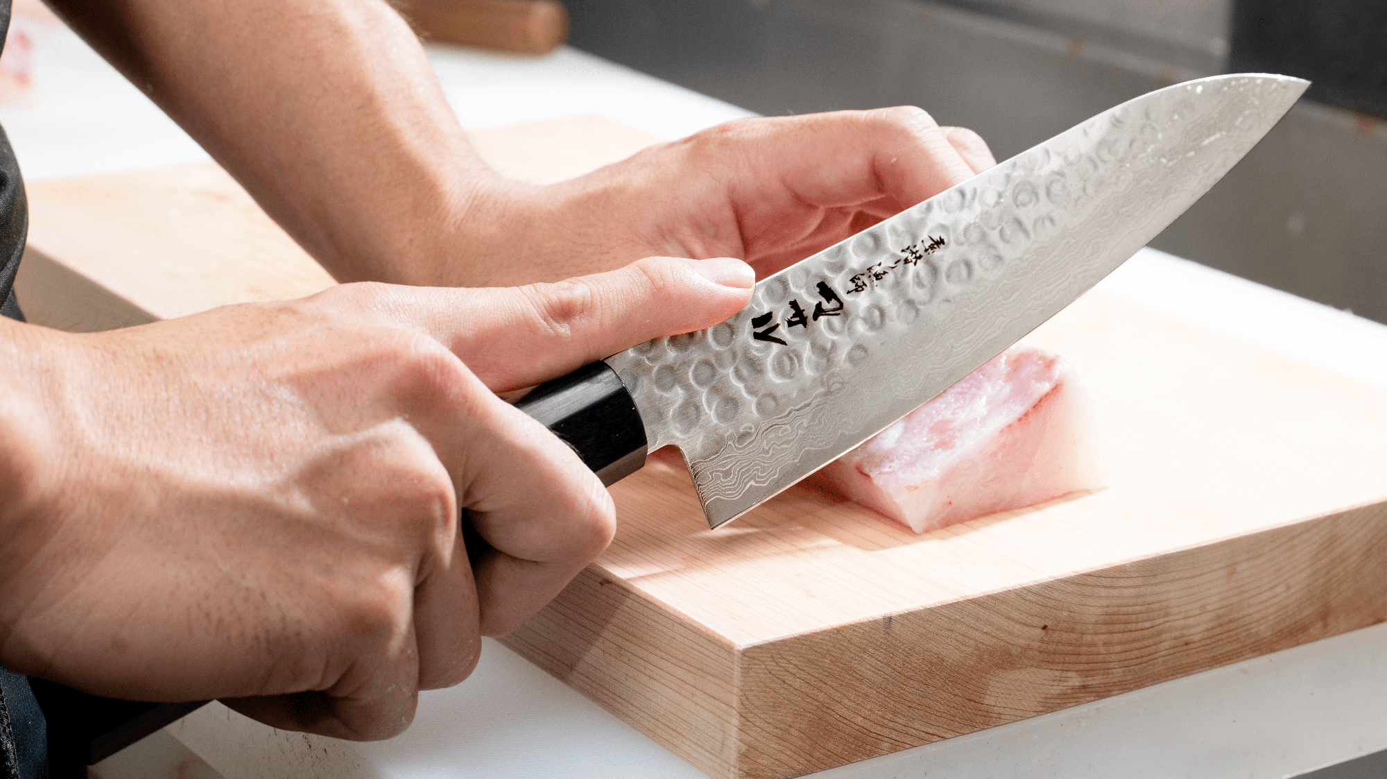 素潜り漁師マサル『オリジナル包丁』発売決定！ | 株式会社MOGURA