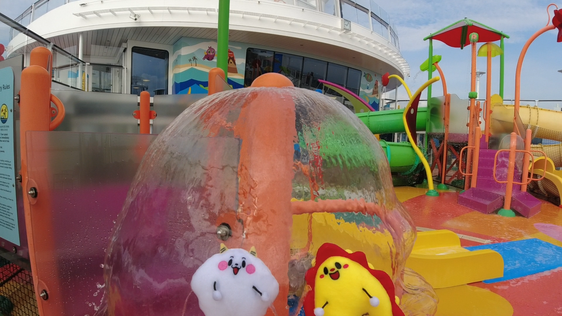 船内にプール！？