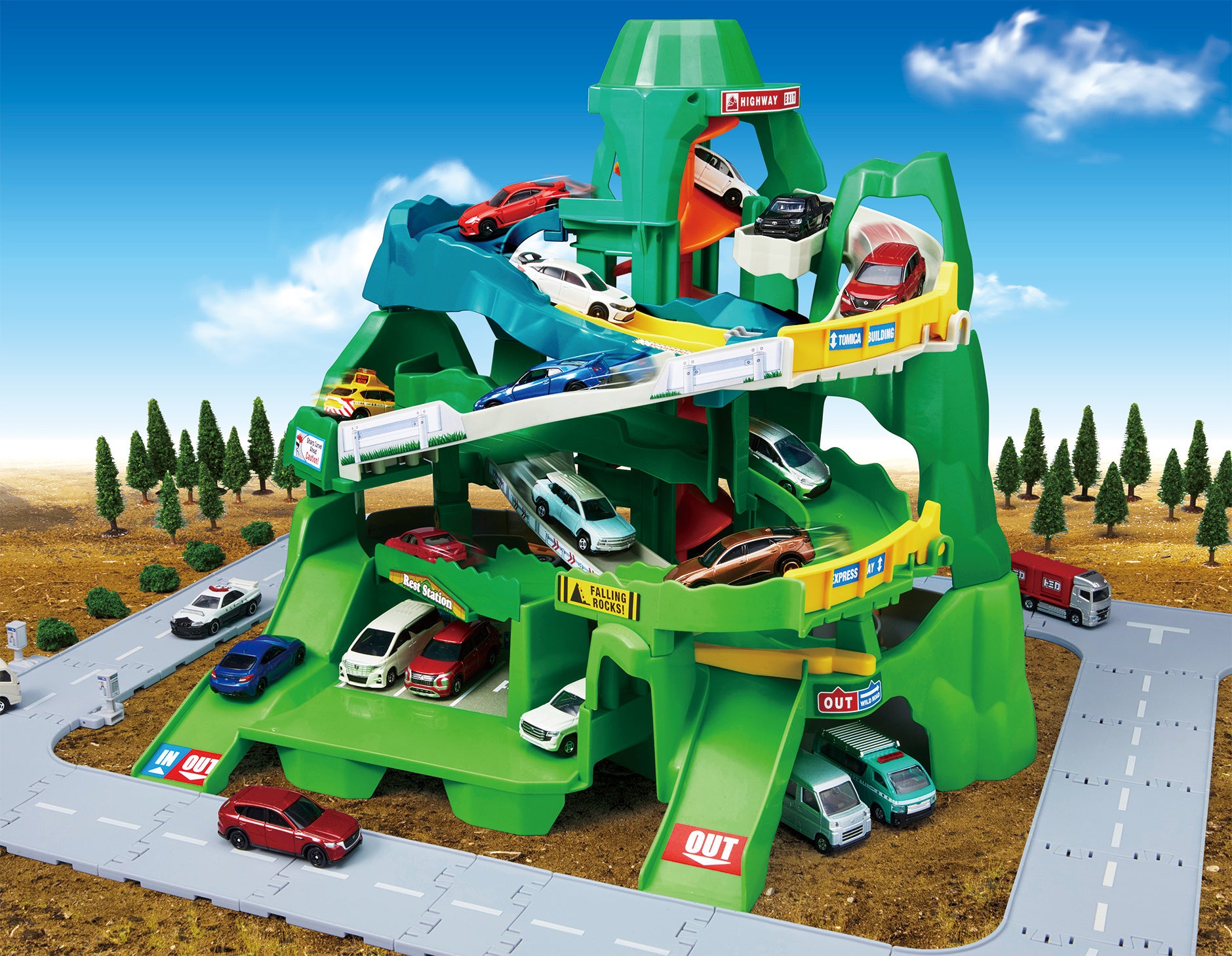 トミカ「２つのコースをいったりきたり！ツインコースやまみちドライブ」イメージ　© ＴＯＭＹ