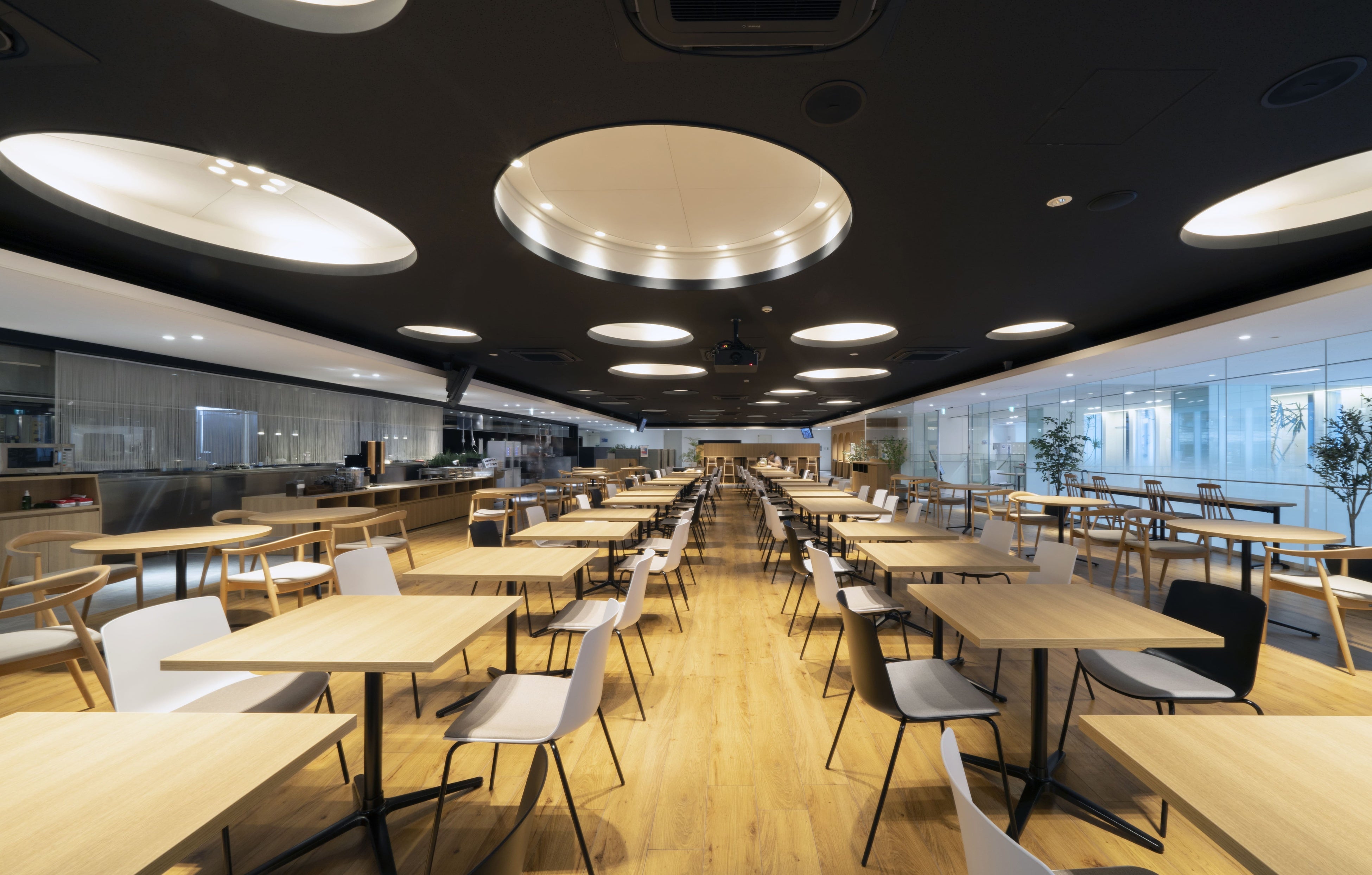 株式会社クレディセゾン　大阪オフィス内カフェテリア