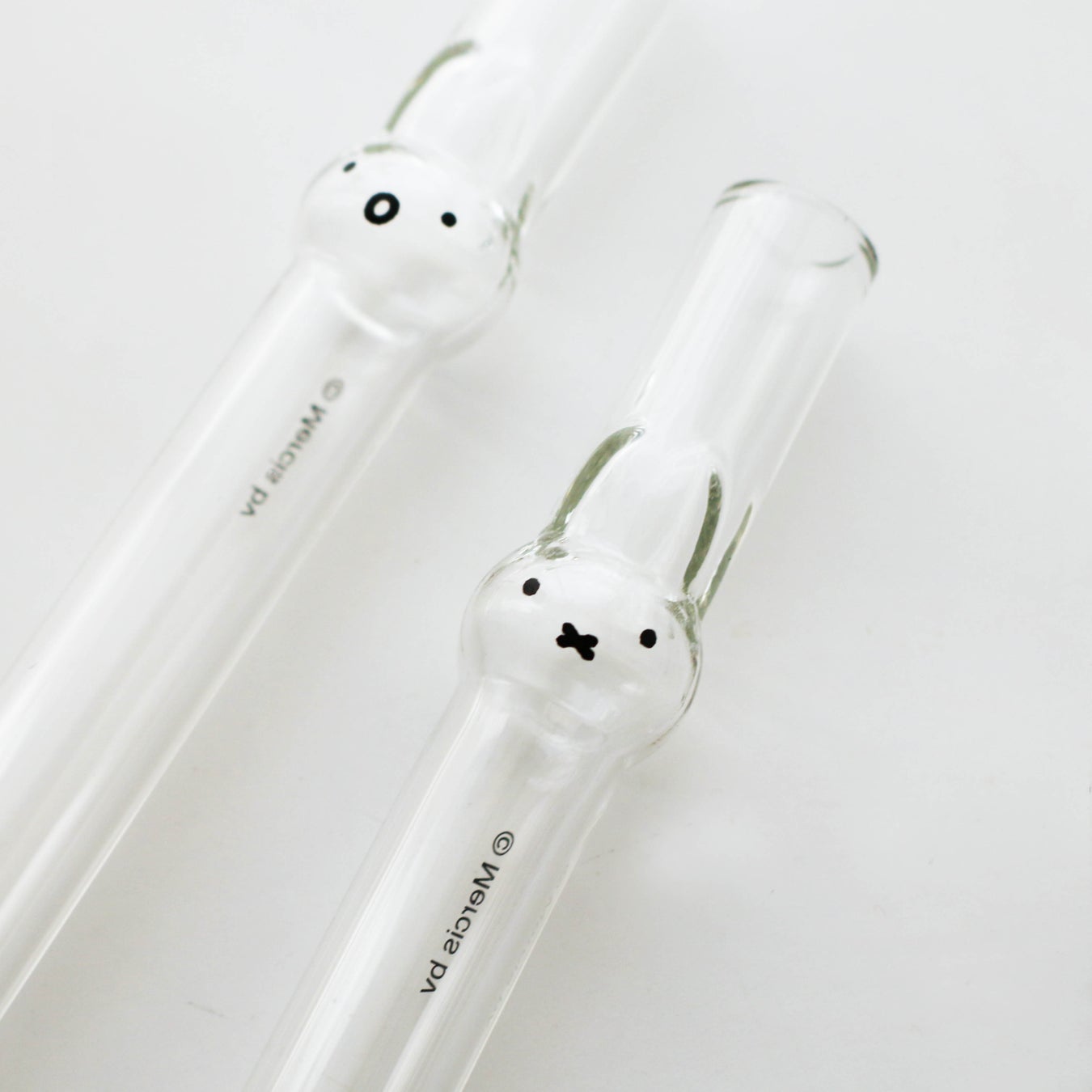 「ミッフィー」ガラス製マイストロー 右:スタンダード 左:びっくり ©Mercis bv