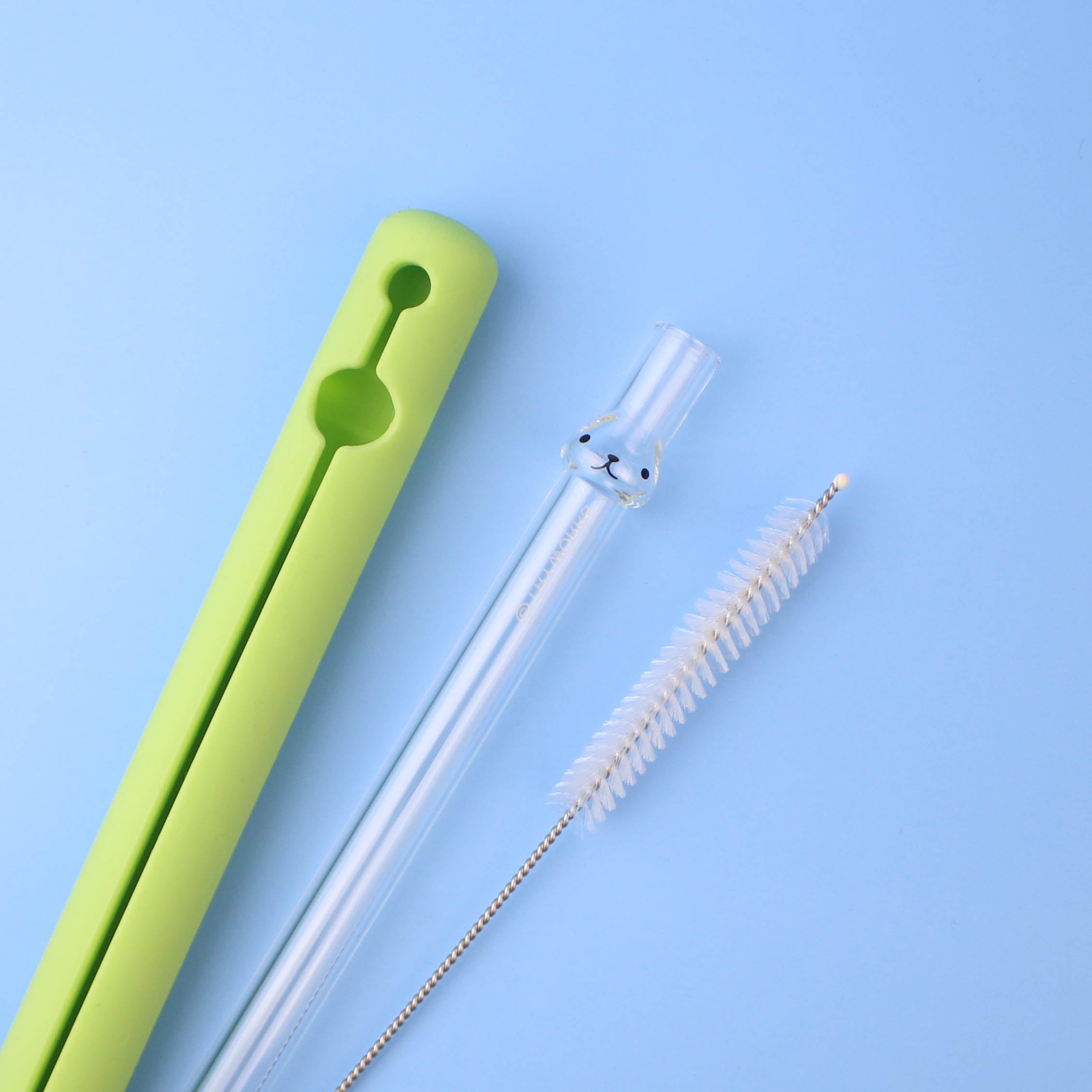 カピバラさんマイストロー「もでーん」シリコンケースとブラシが付属　©TRYWORKS