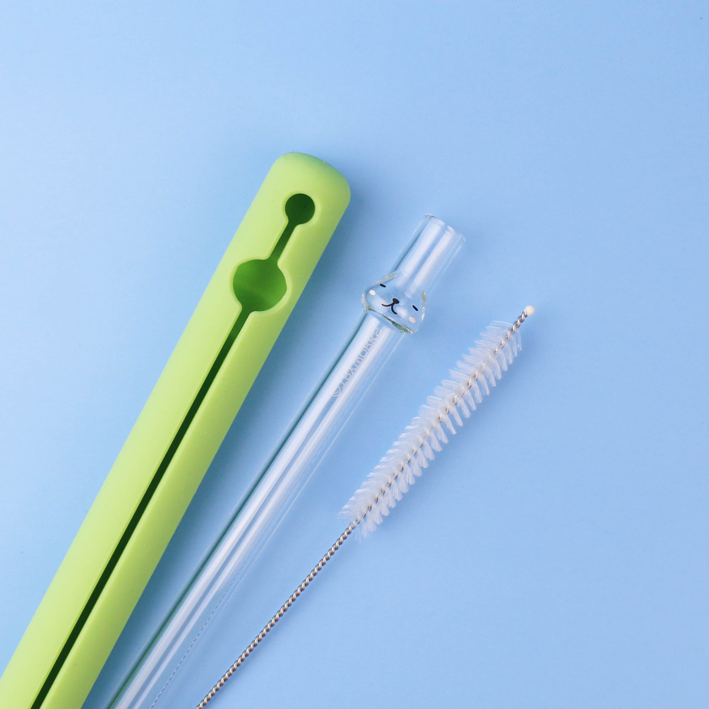 カピバラさんマイストロー「ウットリ」シリコンケースとブラシが付属　　©TRYWORKS