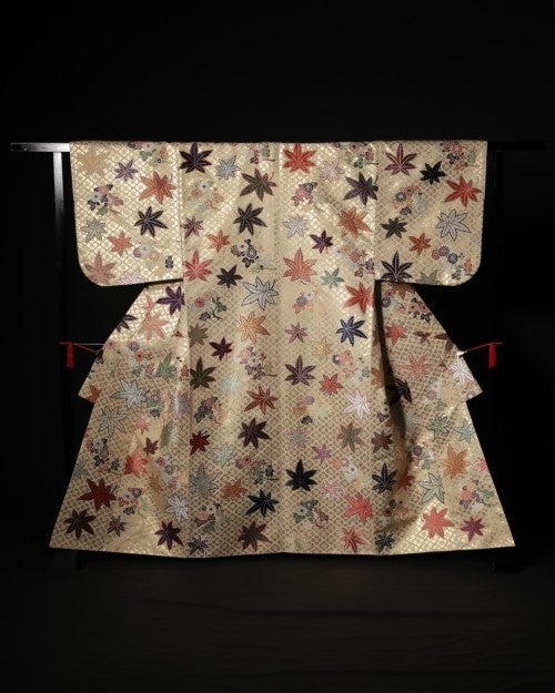 展示予定の衣装　「信濃路紅葉⻤揃」