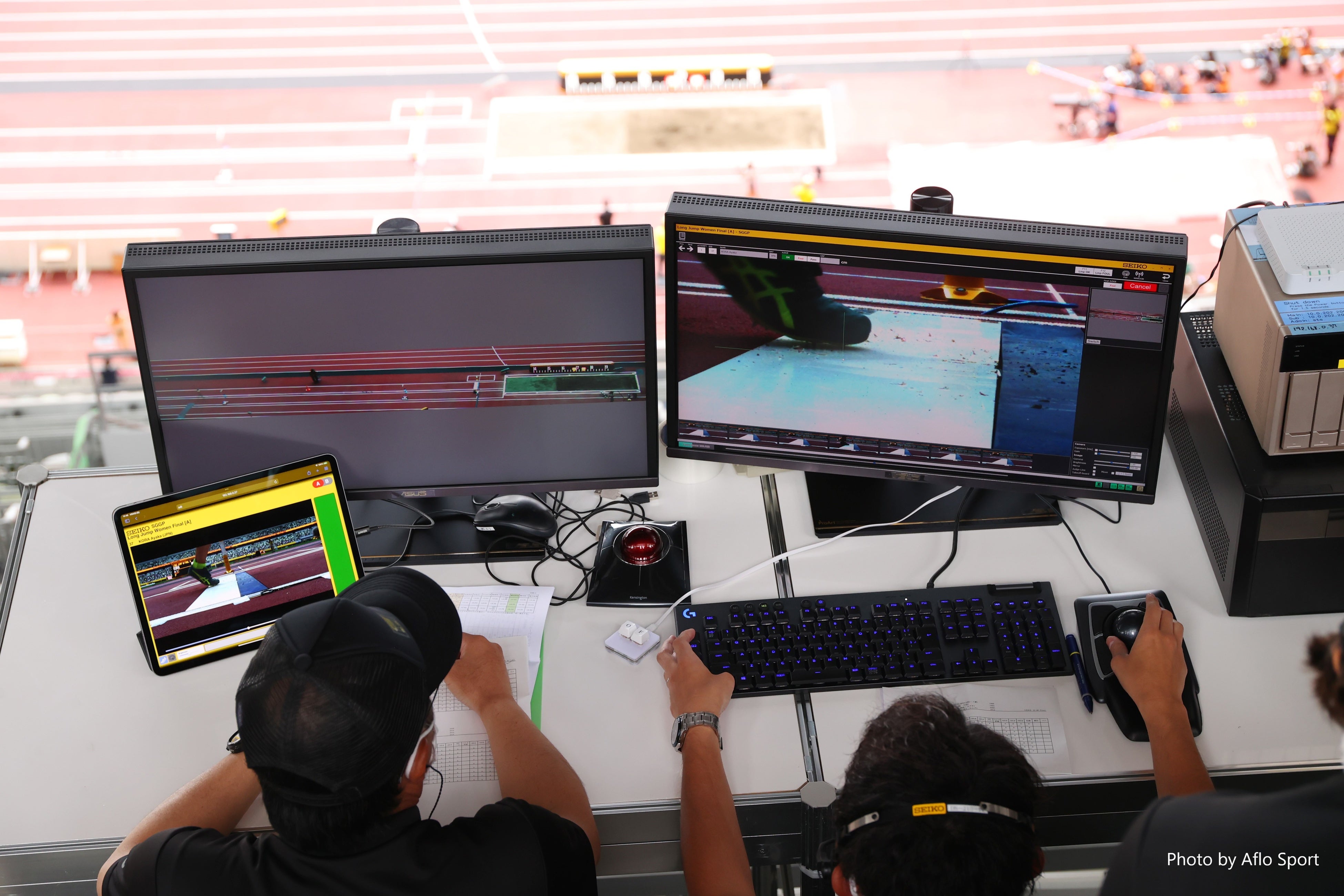 ②オペレーターが選手の踏切映像をキャプチャ