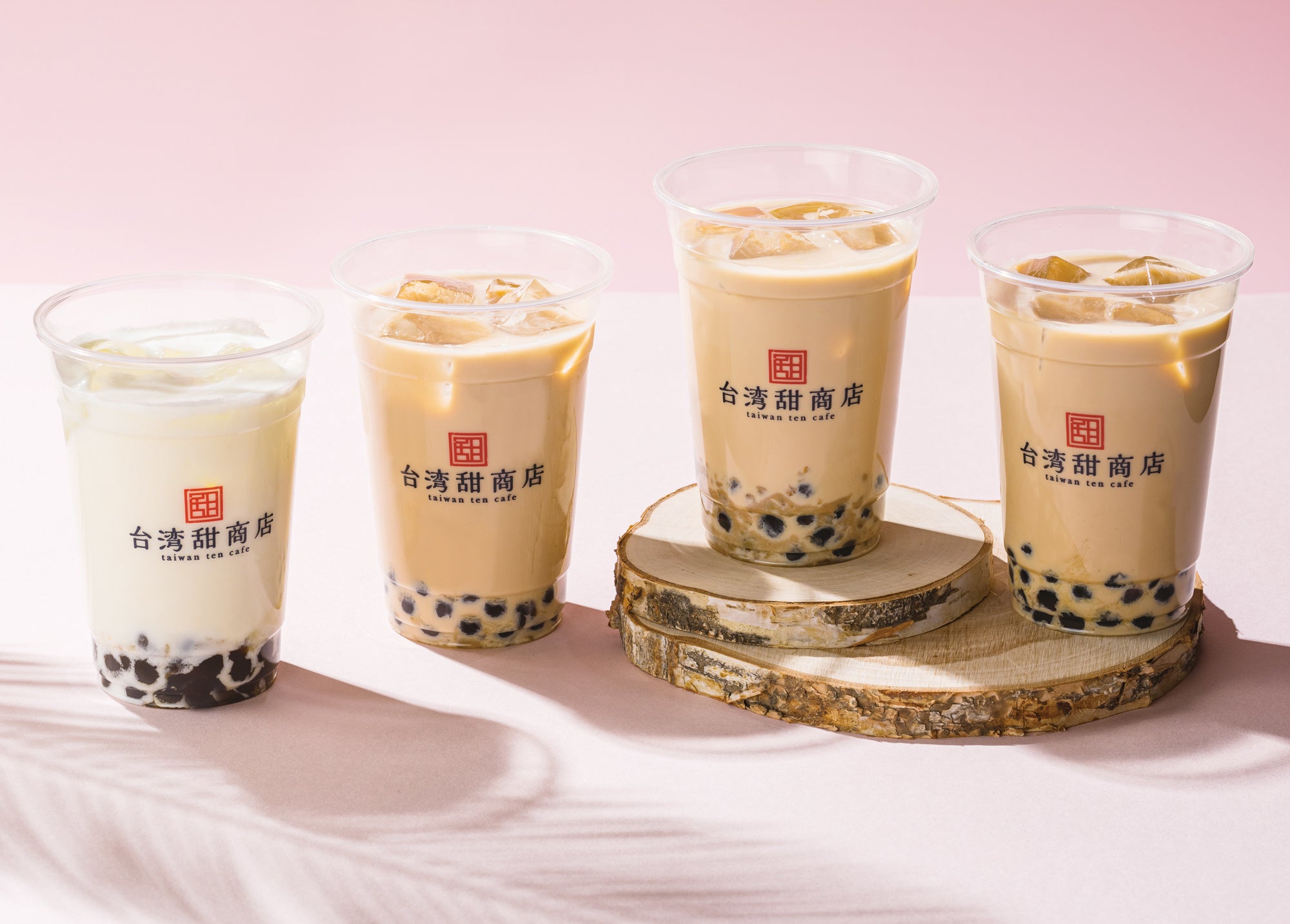 左から白桃ラッシー・白桃ミルクティー ・緑豆ミルクティー ・チャイミルクティーも復活登場！