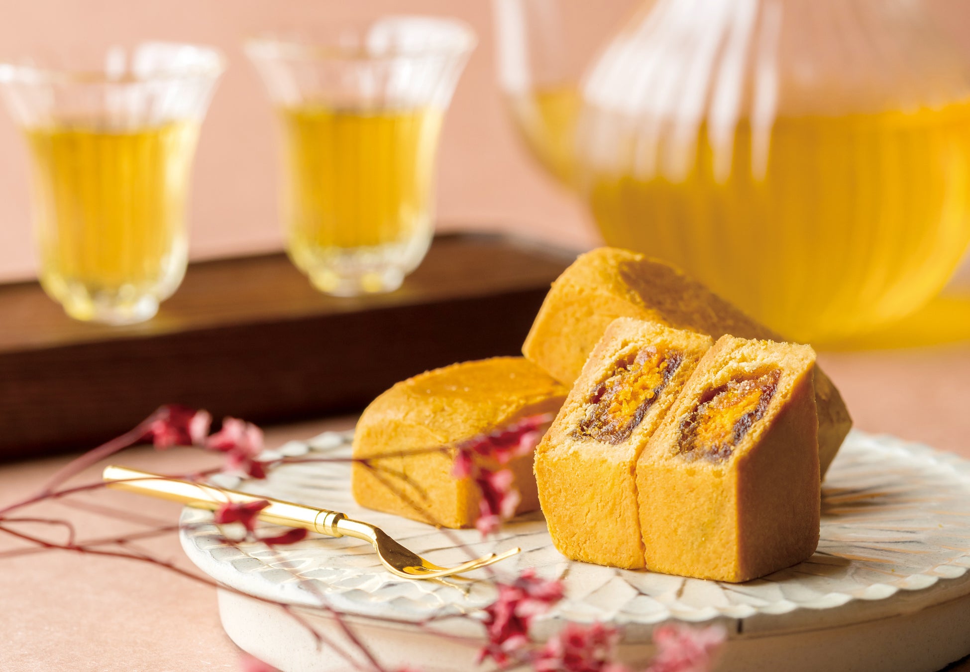 自家製パイナップルケーキが大好評の大阪 南森町 台湾菓子 万華 から 中秋節限定の 鳳凰酥 卵黄入りパイナップルケーキ が登場 グレイス株式会社のプレスリリース 自家製パイナップルケーキが大好評の大阪 南森町 台湾菓子 万華 から 中秋節限定の 鳳凰酥 卵黄入りパイナップルケーキ が登場 グレイス株式会社のプレスリリース