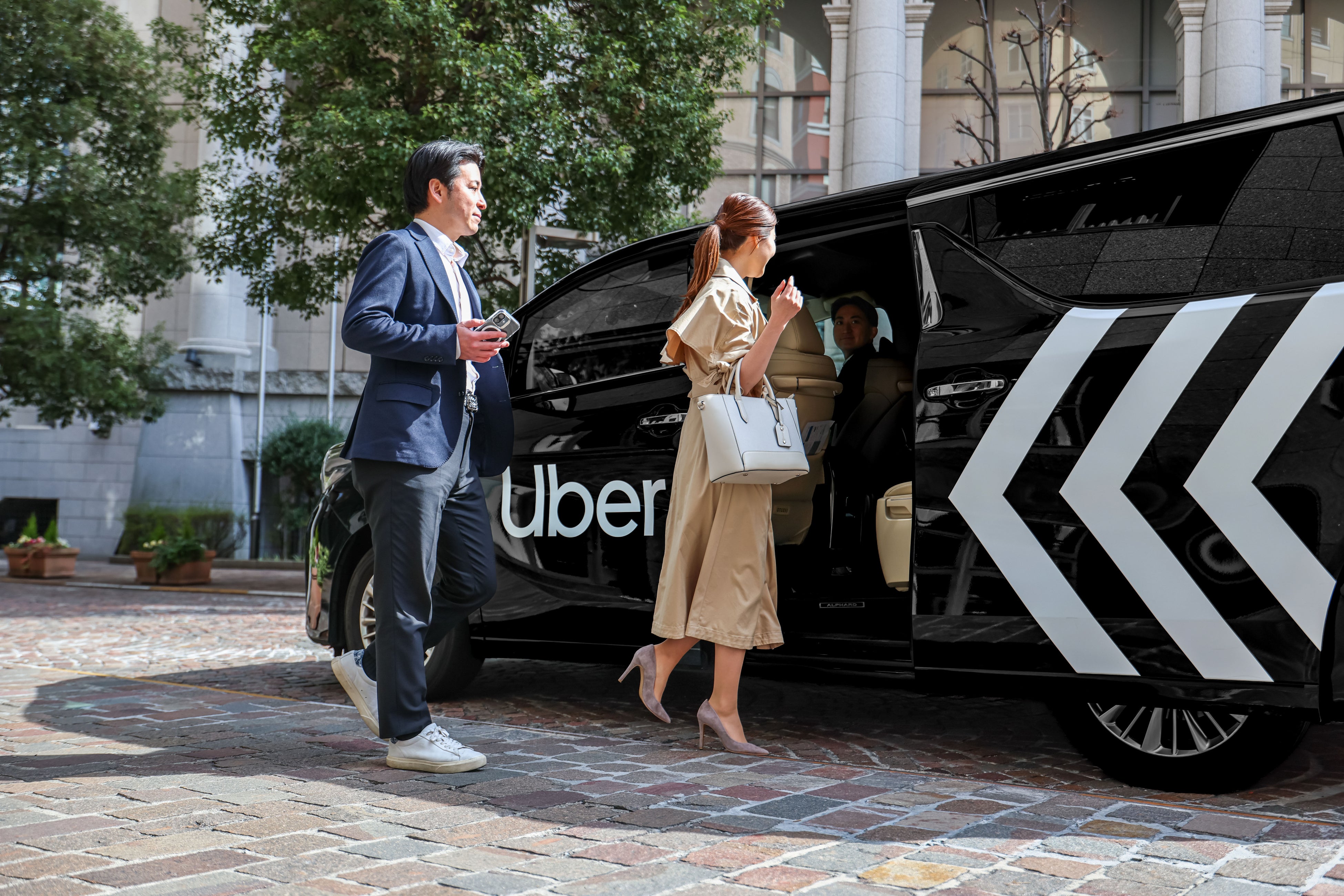 ラグジュアリーカード、「Uber プレミアム」の会員限定優待を提供開始