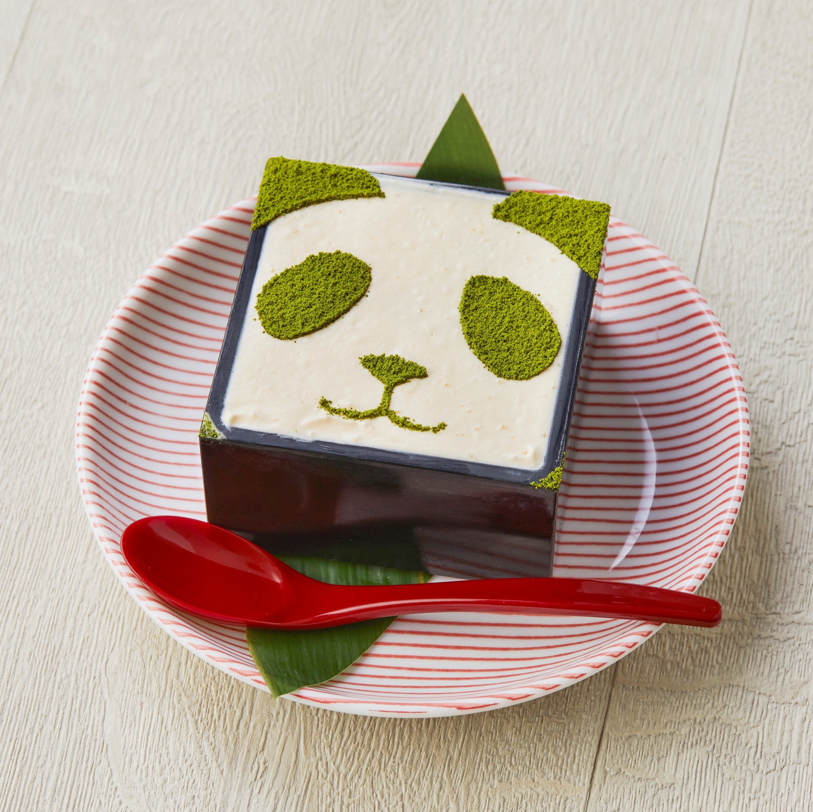 鶏料理 鉄板焼 かしわ「パンダティラミス」