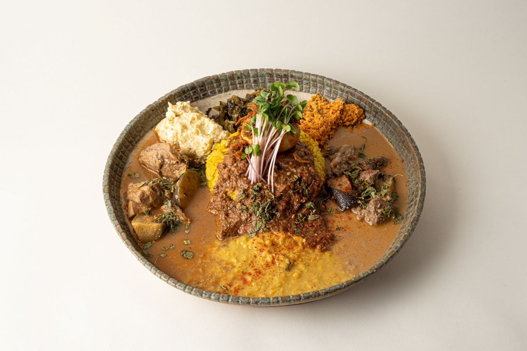 9月21(水)  Curry & Cafe Warung×ツキノワカレー 『帰ってきた！彩採 イロドリ6年ぶりに限定復活！！ 肉系×️魚介系のカレー4種と個性豊かな8種の副菜の いろどりカレー』 ￥1,800