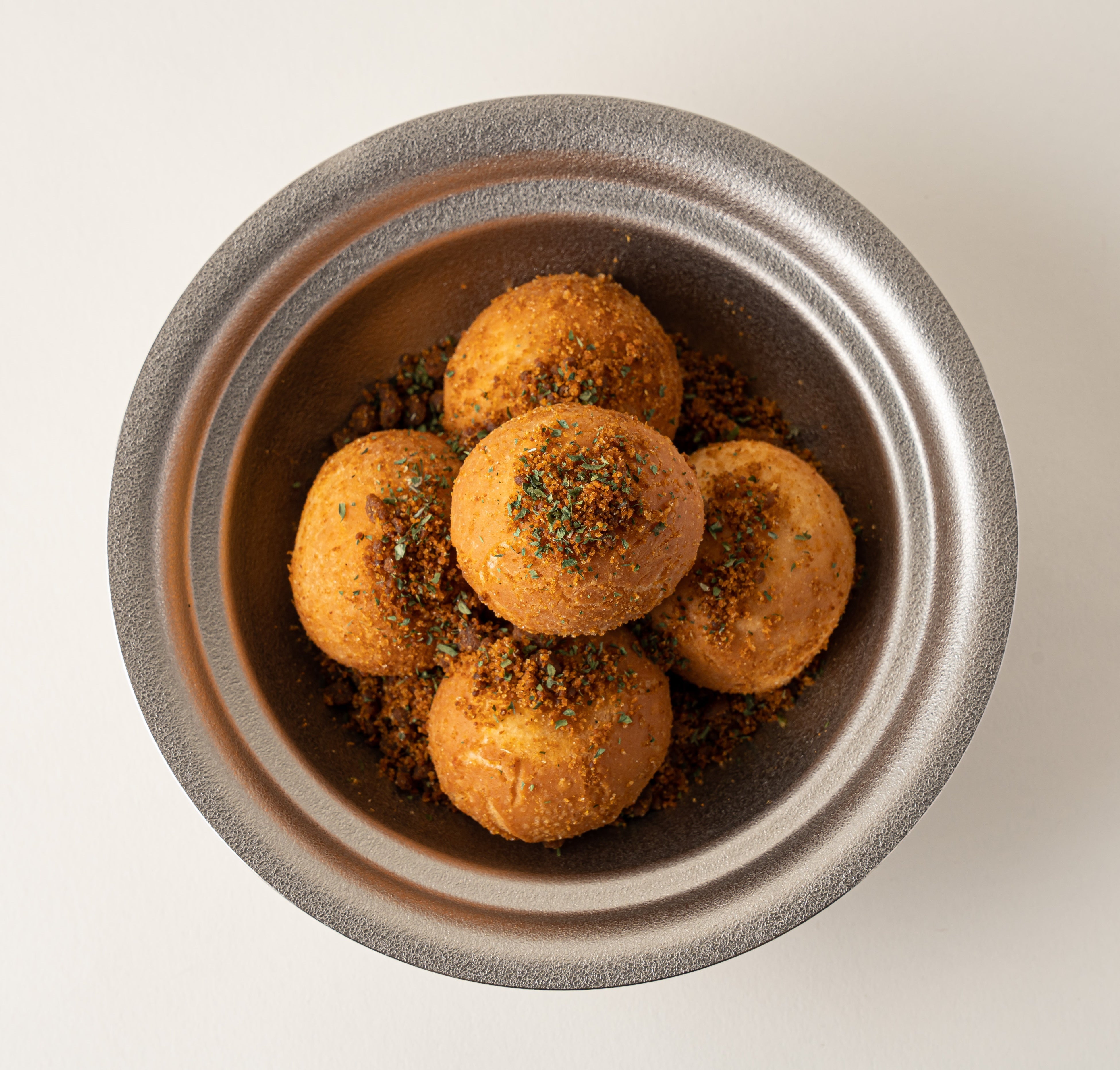 B2F  韓国酒場 K-LOVERS 『チーズボールカレー風味』￥650