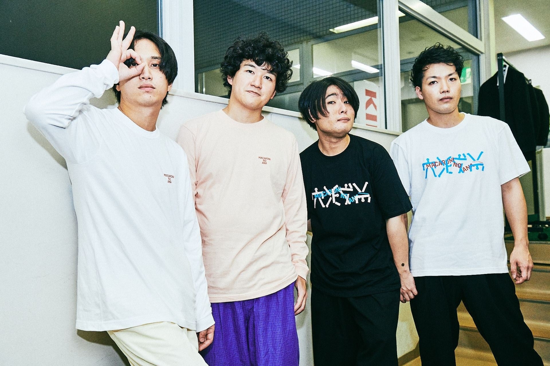マカロニの穴展グッズ メンバー着用写真