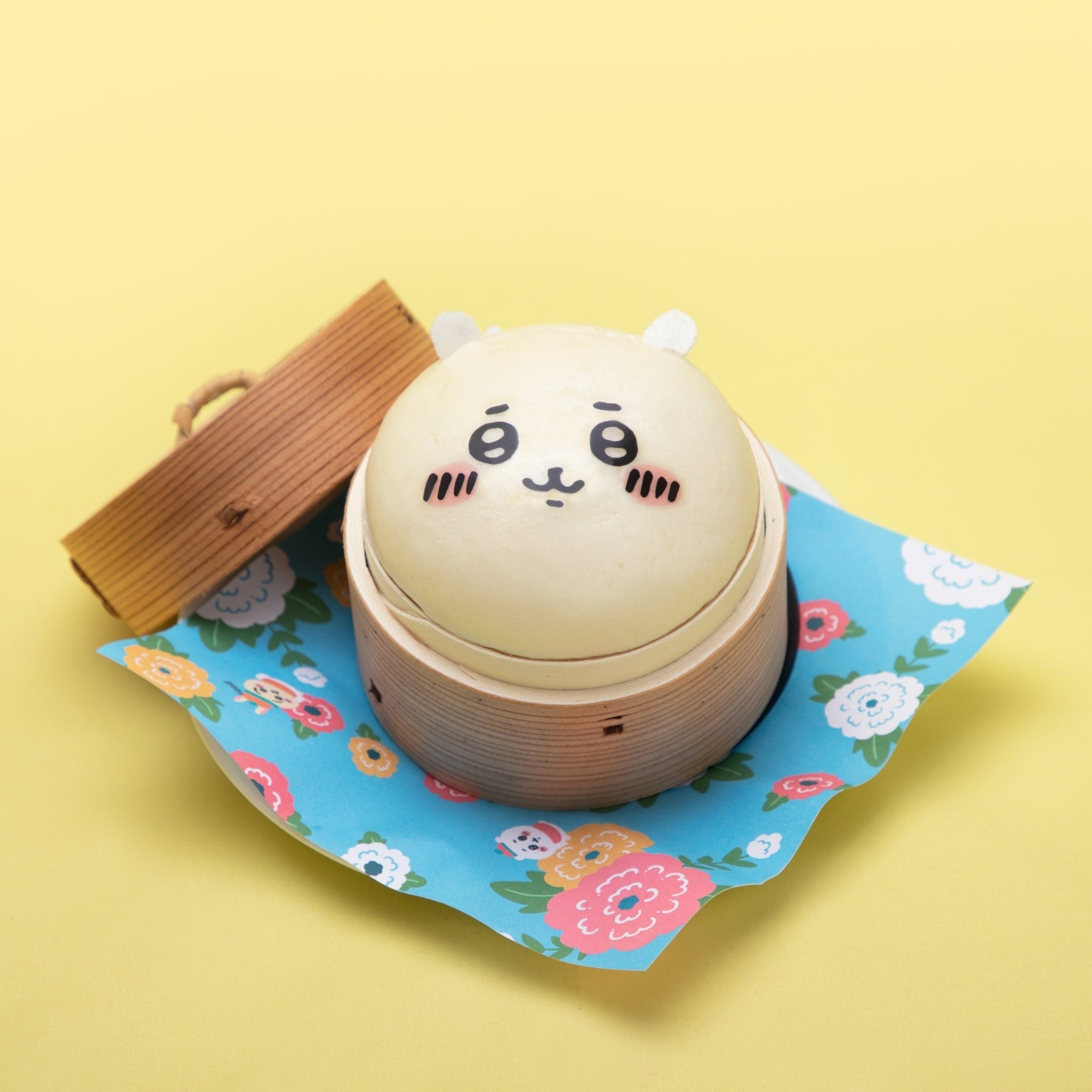 ちいかわ飯店」のドリンクメニューと肉まんを提供する「ちいかわ飯店