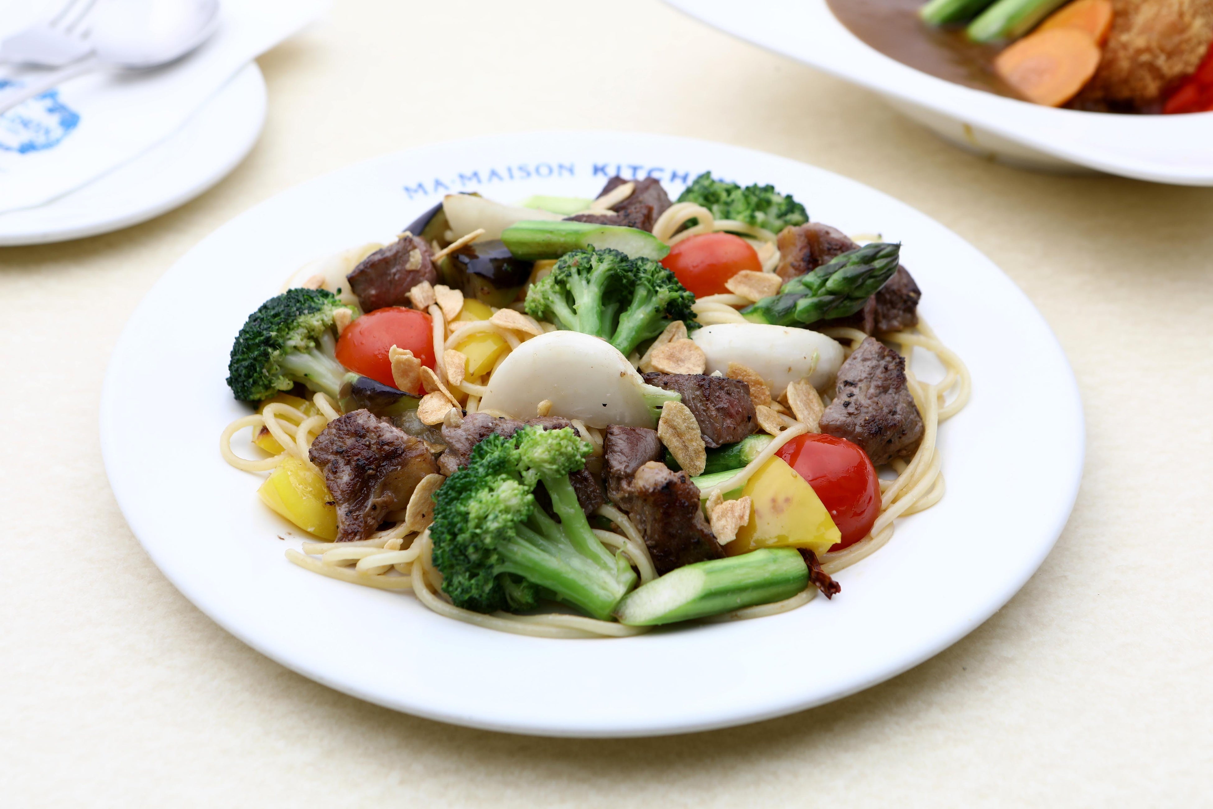 マ・メゾンキッチン：福島野菜とサイコロステーキのガーリックスパゲティー