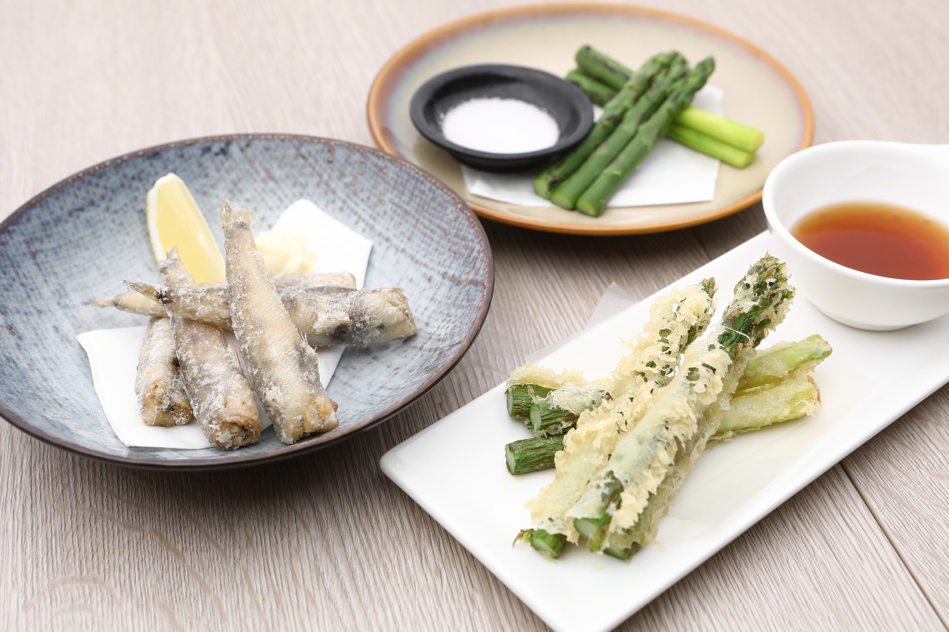 マグロブラザーズ：アスパラガスの蒸し焼き・天ぷら、めひかりのから揚げ