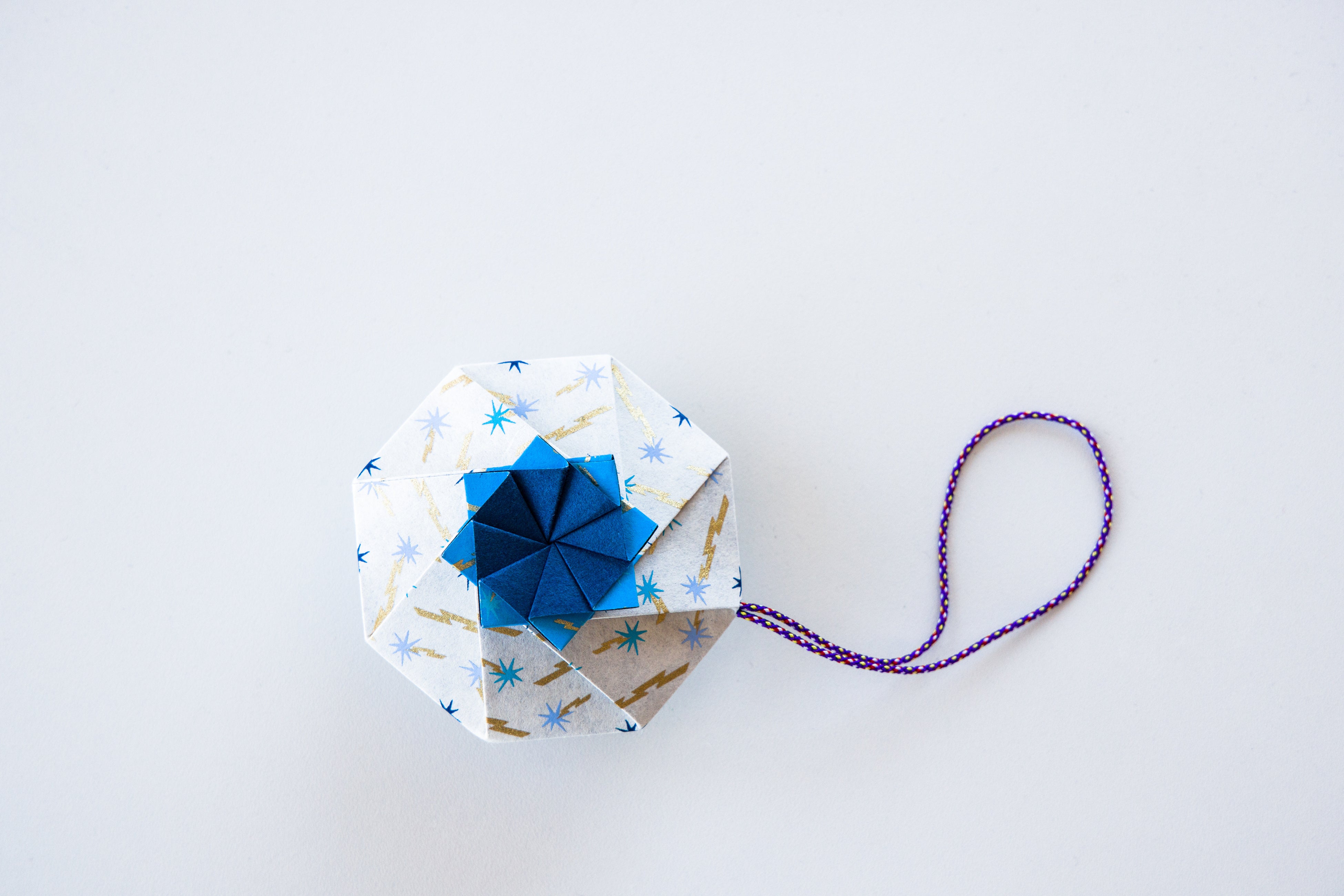 ・匂い袋「花くるま」／舘鼻則孝×香老舗 松栄堂（撮影：古水良）