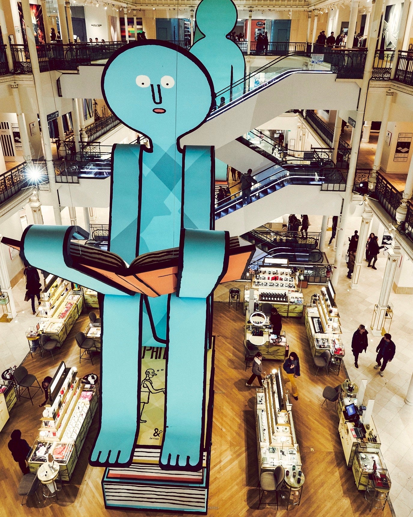 Jean Jullienによる巨大な「Paper People」のインスタレーション