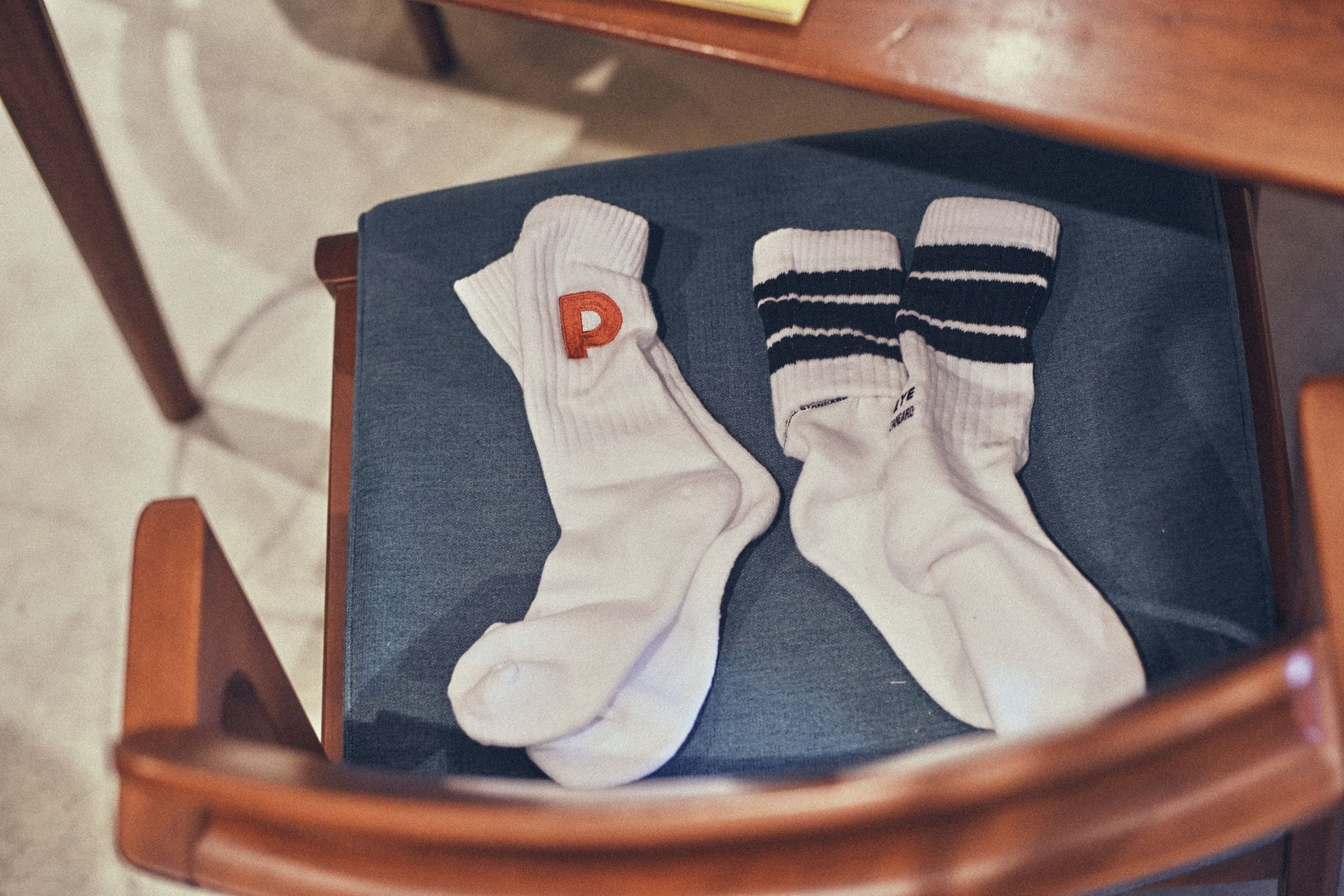 カラー:ホワイト・ボーダー サイズ:フリー  金額:各¥2,750(税込)