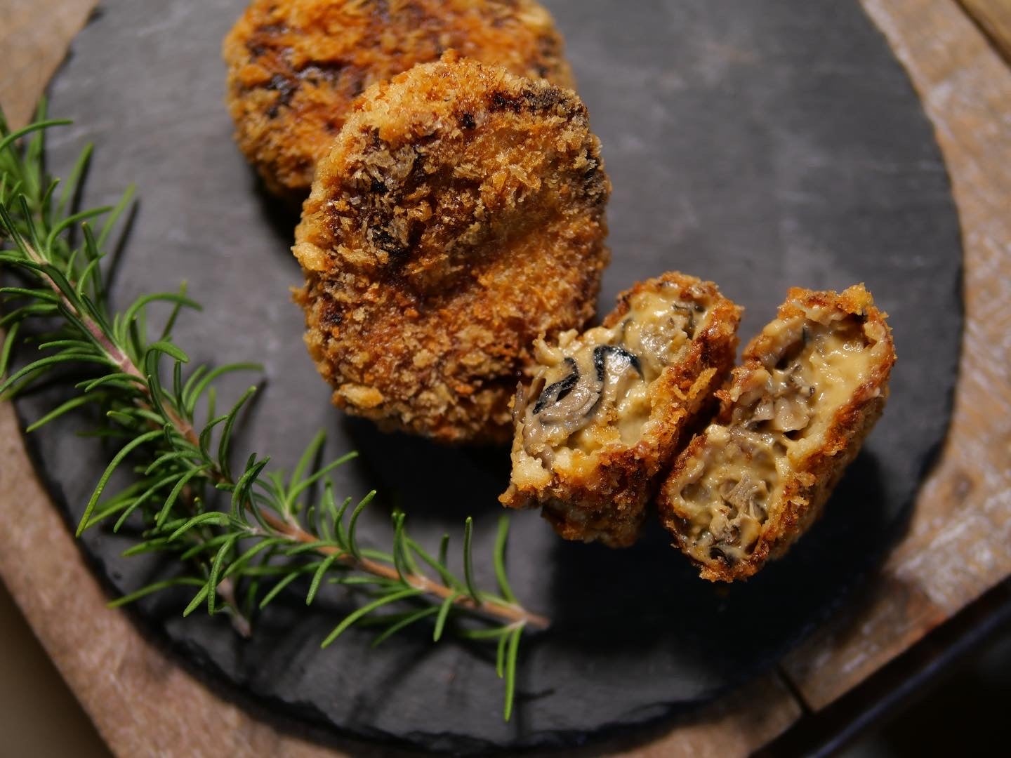 うず潮かきのクリームコロッケ