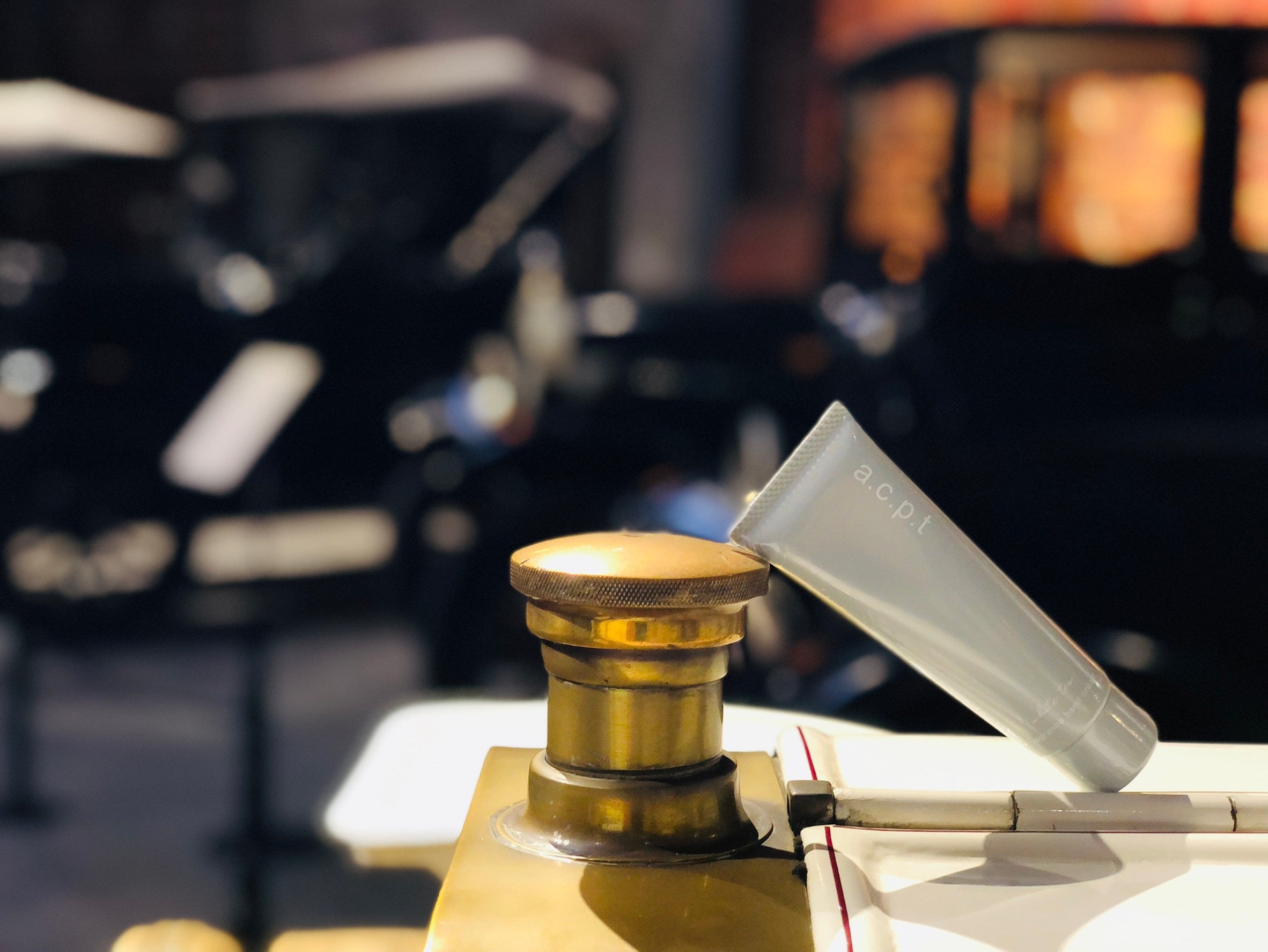 ホワイトティの香りのハンドクリームはプレゼントにも人気