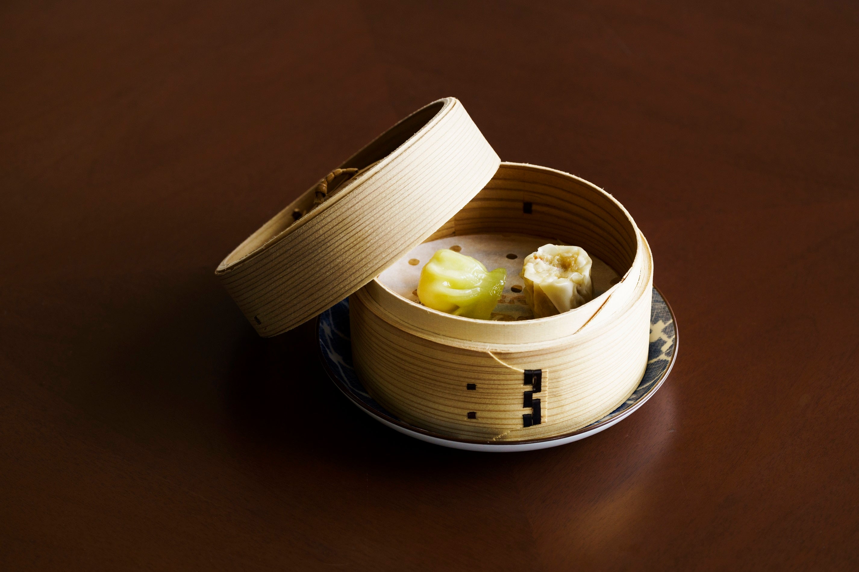 竹富島産車海老の焼売 ユーグレナの香り、翡翠蒸し餃子