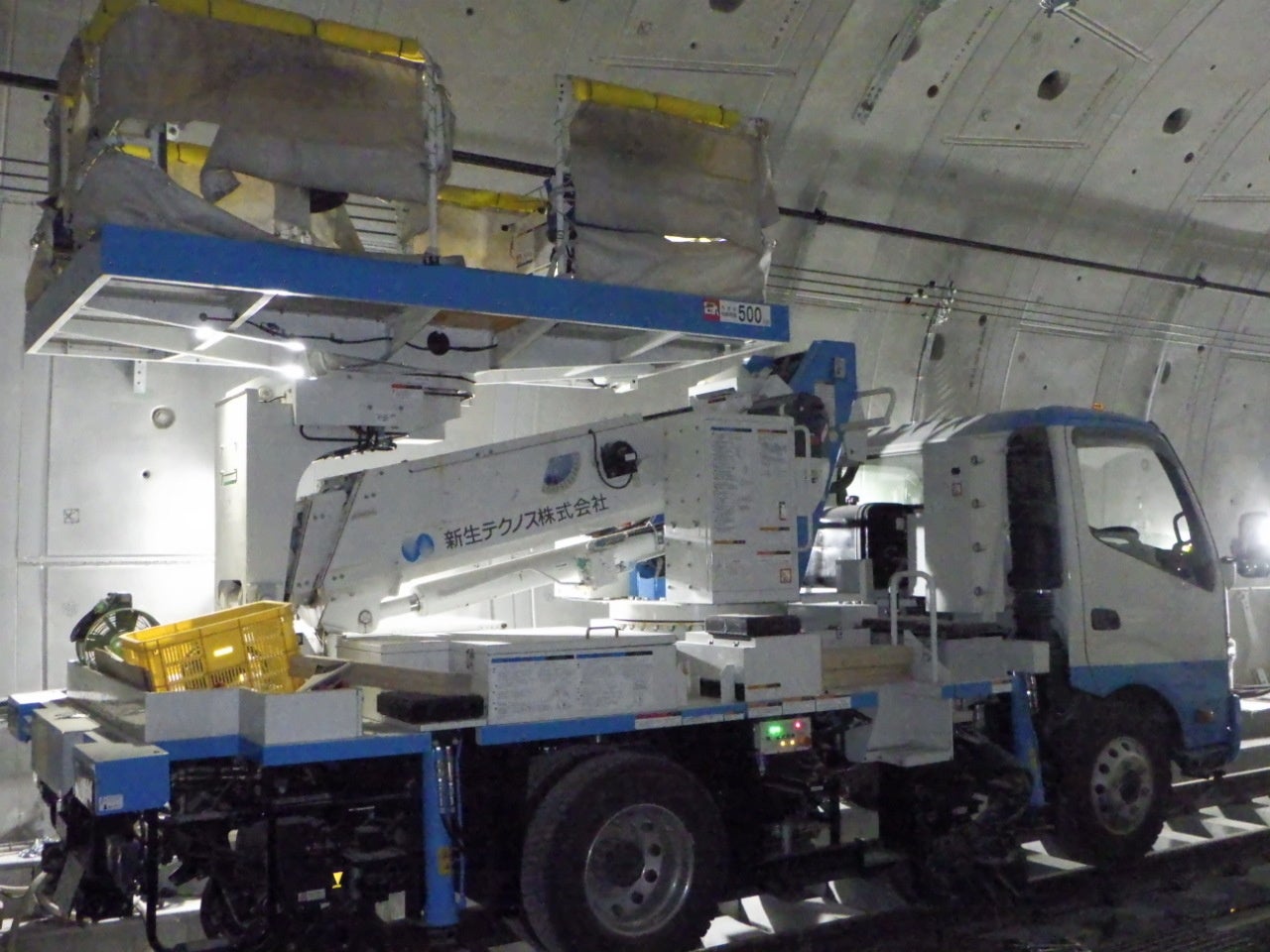 レール上を走行できる工事車両