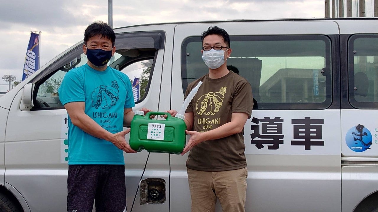 左から：石垣市・中山市長 株式会社ユーグレナ生産技術開発部部長 兼 八重山殖産株式会社社長・中野