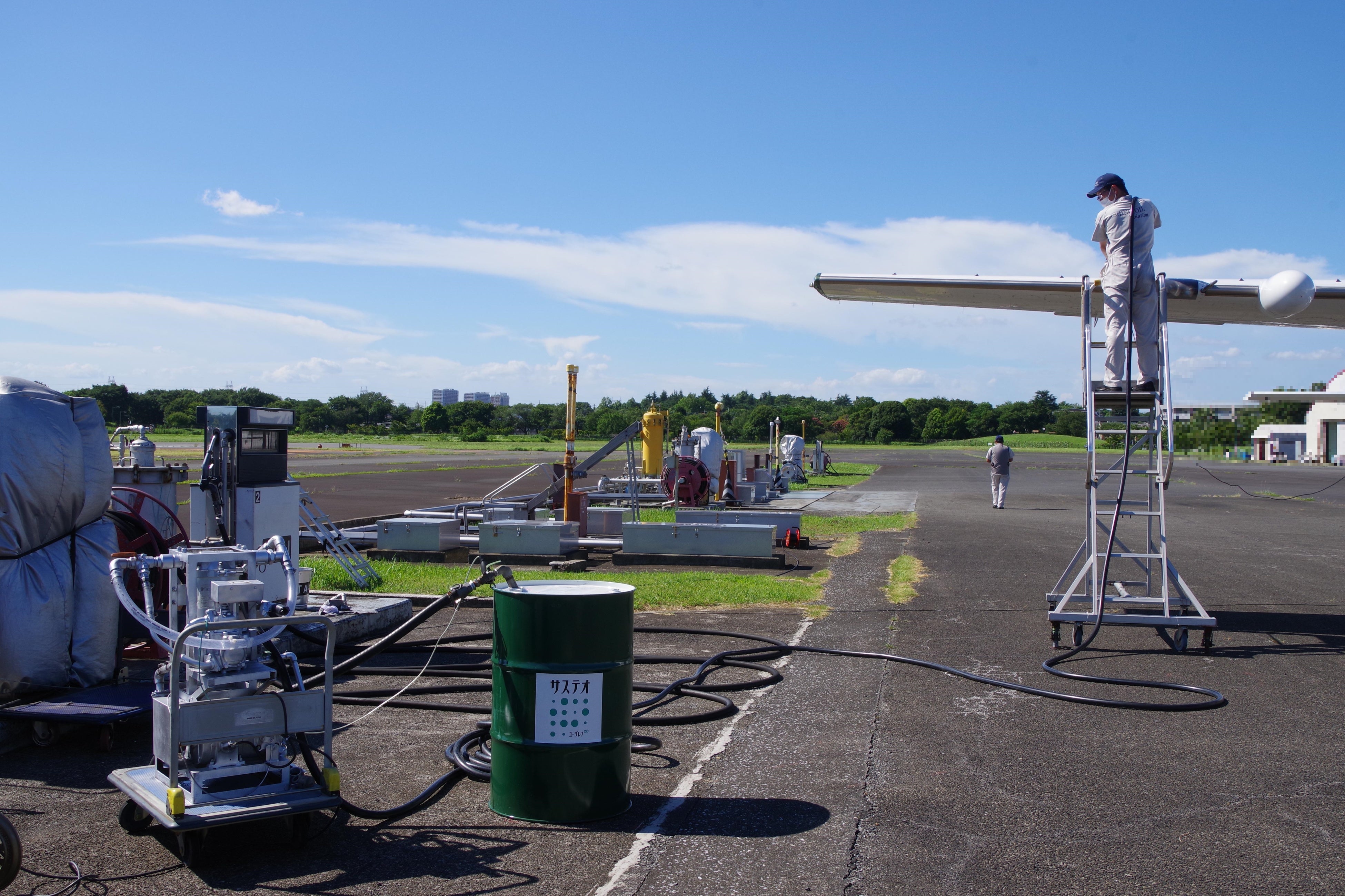 給油の様子（石野礦油株式会社による給油）