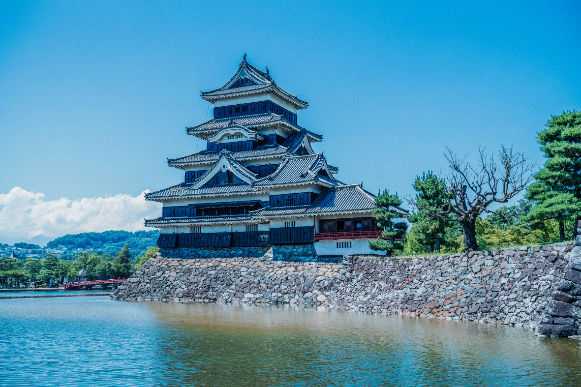 待つ」に身を委ねて。「松本城とまちあるき」オーディオガイドを