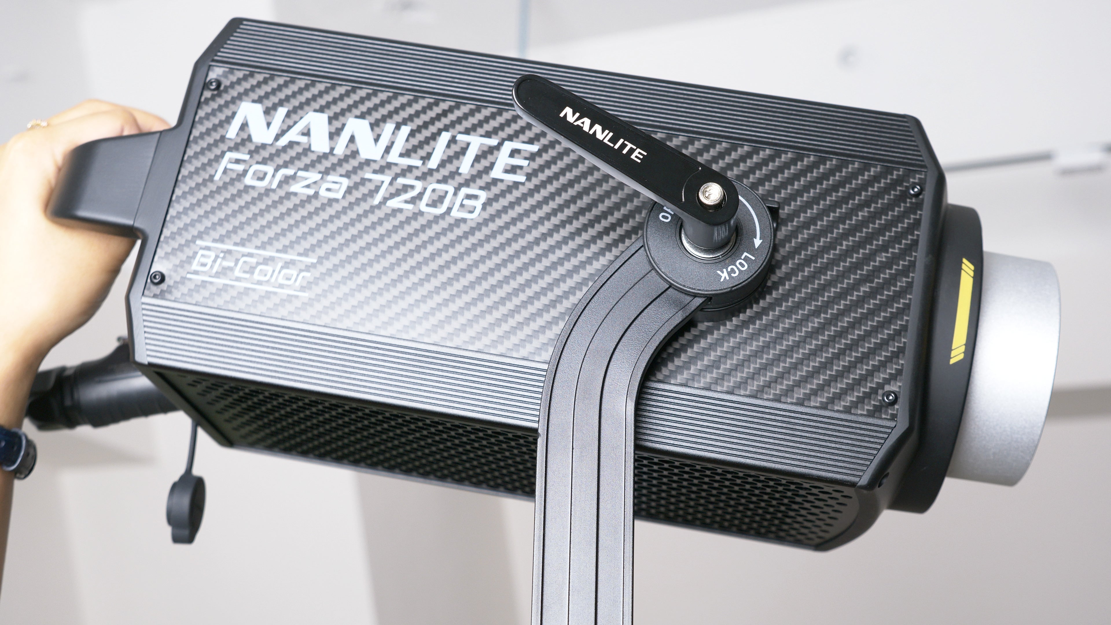 最大800Wの高出力バイカラースポットライトNANLITE『Forza 720