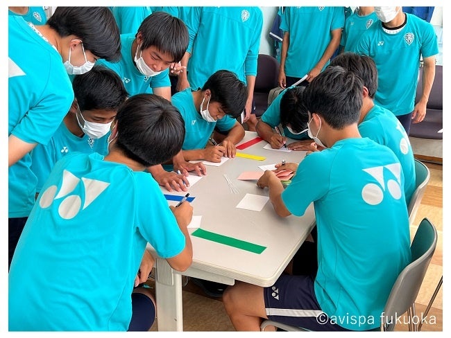 夢や願いを短冊に込めるアカデミー生の皆さま