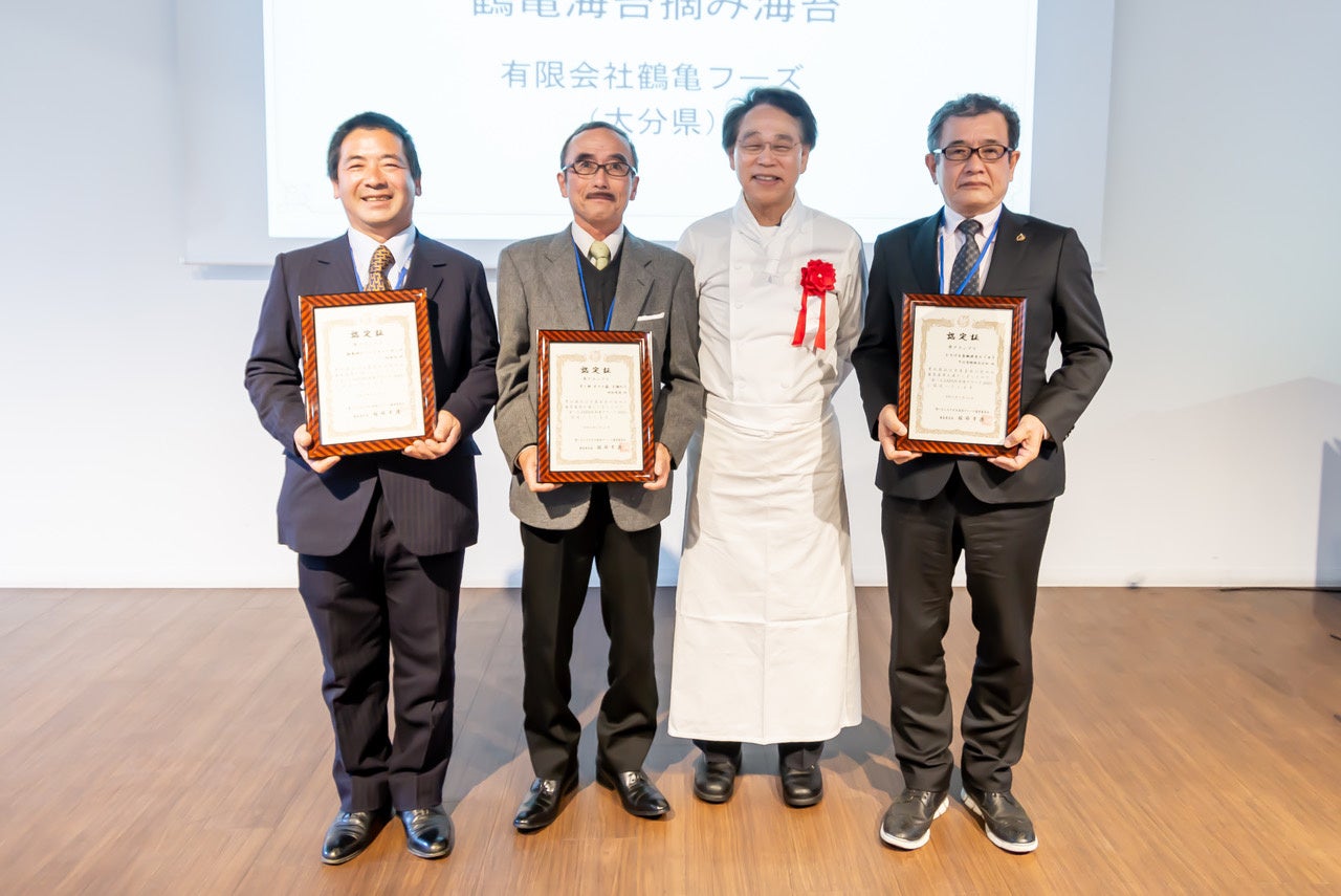 準グランプリ（左から）田村農園 田村 幹雄 代表、桐島畑 桐島 正一 様、片岡 護（一般社団法人ChefooDo会長 、リストランテ アルポルト オーナーシェフ）、甲信食糧株式会社 中込  武文 代表取締役社長