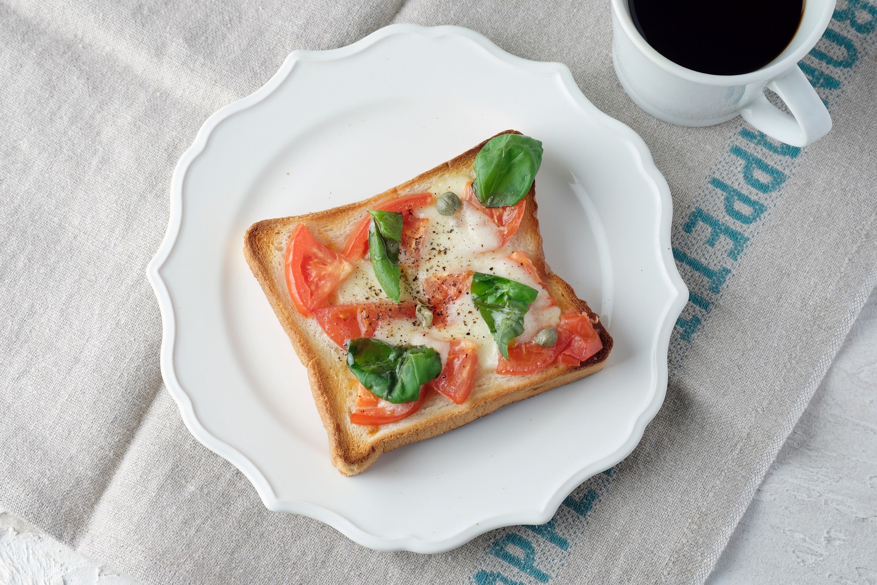 カプレーゼトースト