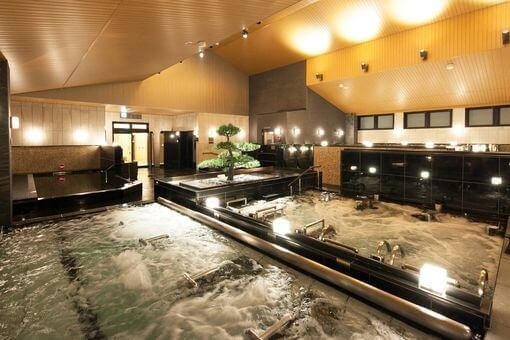 内風呂　松が印象的