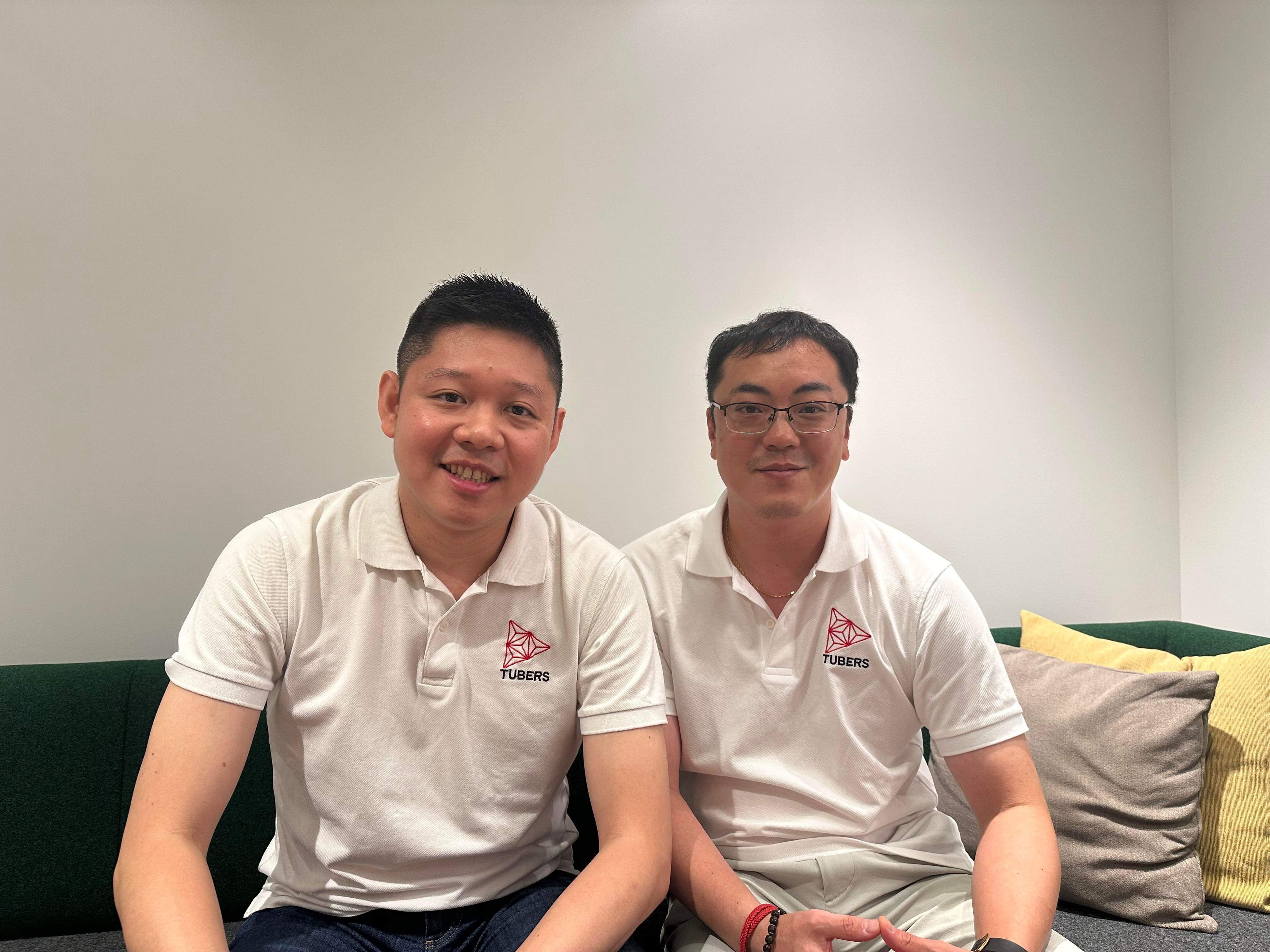 左)梅澤亮、右) Hyo Wook Yang