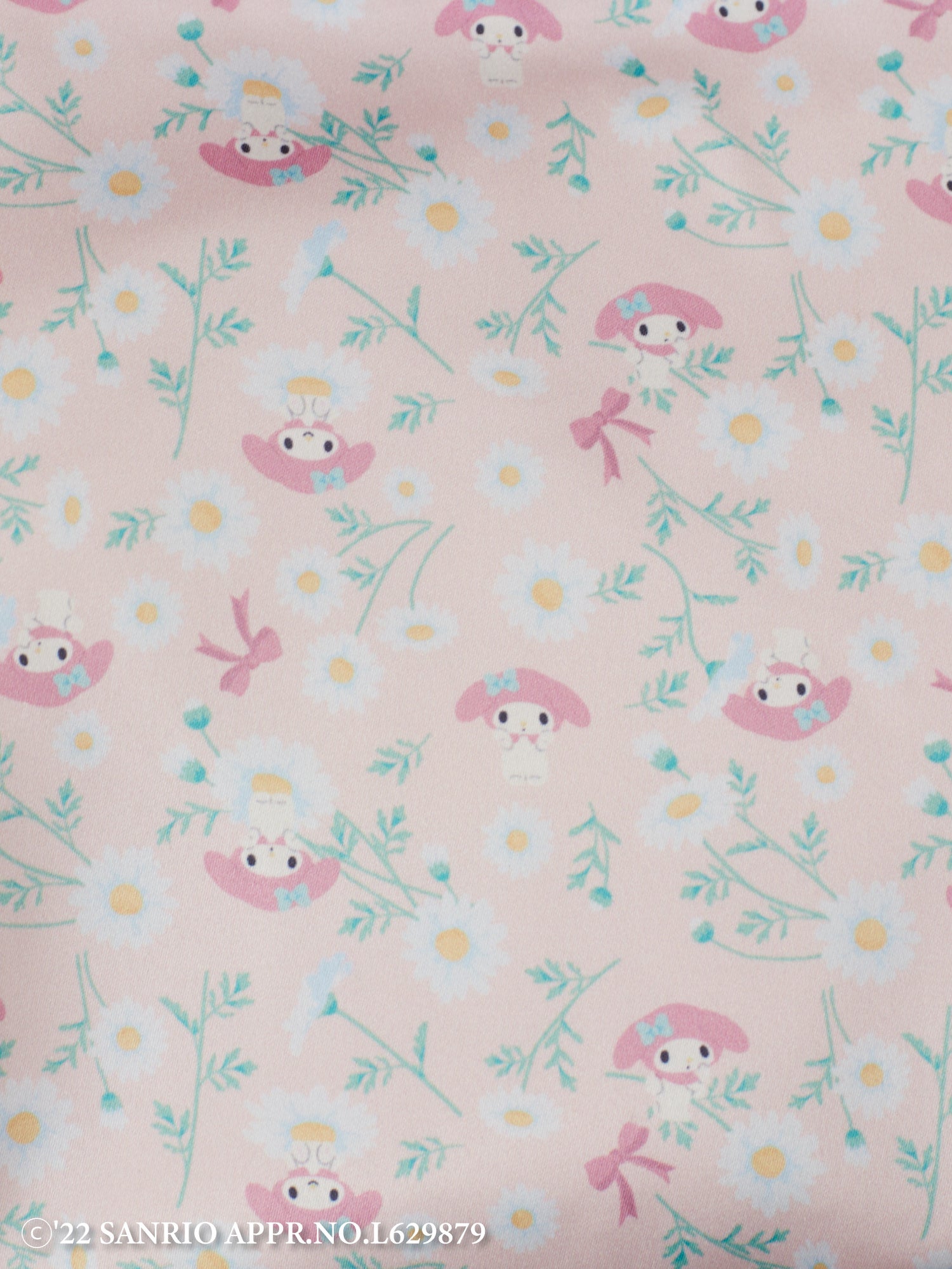 バラやパンジーに囲まれた「サンリオキャラクターズ」がキュート！「花