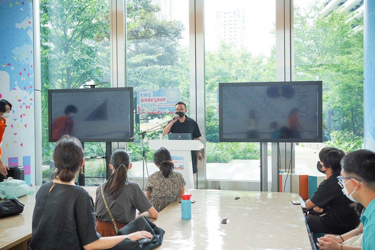 写真家・まるや氏の講義からスタート
