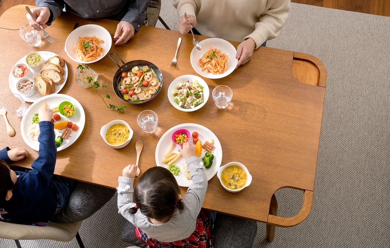 家族と一緒に成長するテーブル「Grow Table」