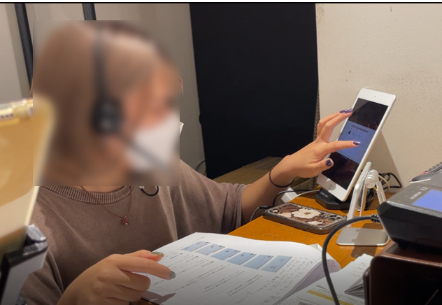 GENCHIを使った遠隔接客の実証実験の様子