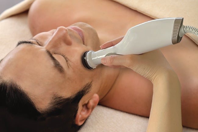 一人ひとりにあわせた化粧品とプラズマのショットで、より深いお悩みにお応えします。