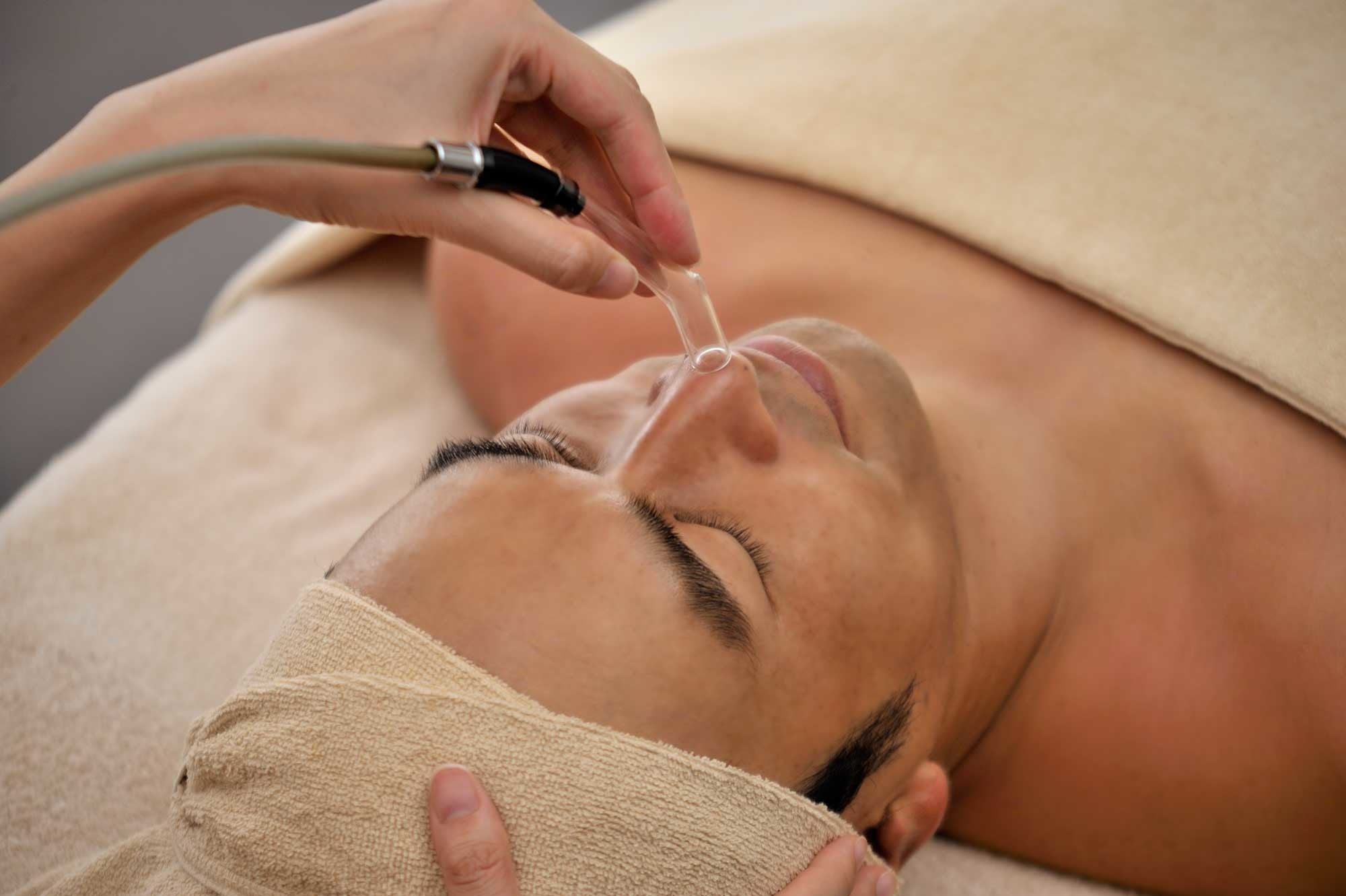 超微粒子スチームで毛穴の奥の汚れまで浮かしだす毛穴洗浄