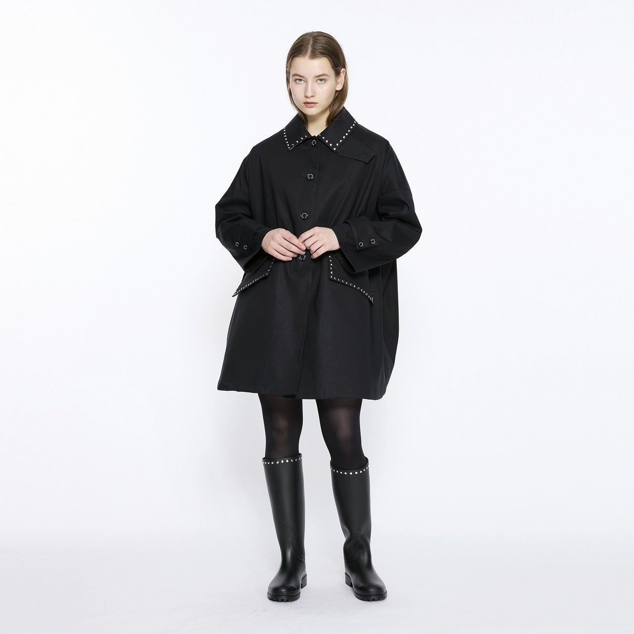 MACKINTOSH が人気アイテムにスタッズをあしらったカプセル