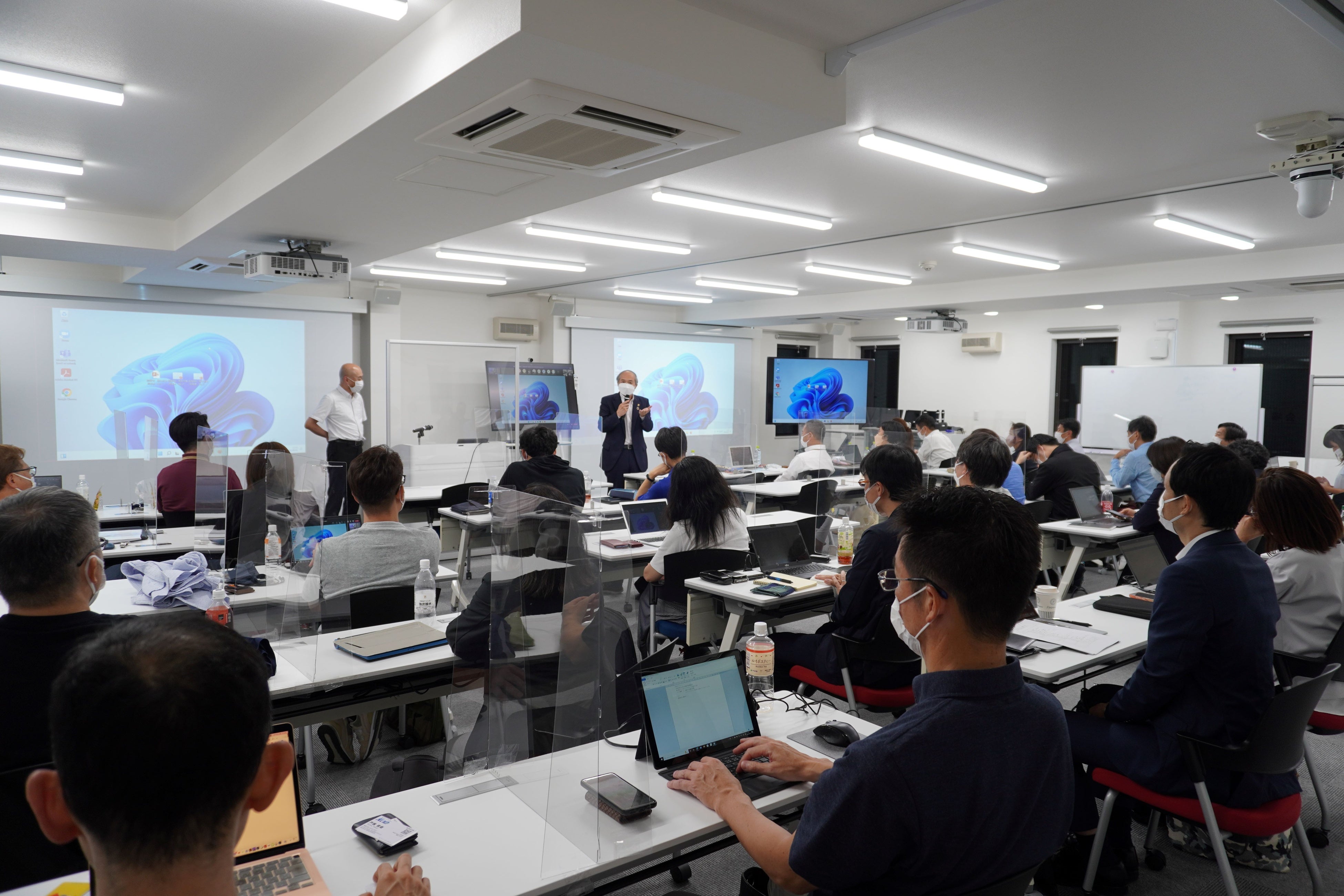 和歌山県橋本市長をお招きして研究生より政策提言を実施