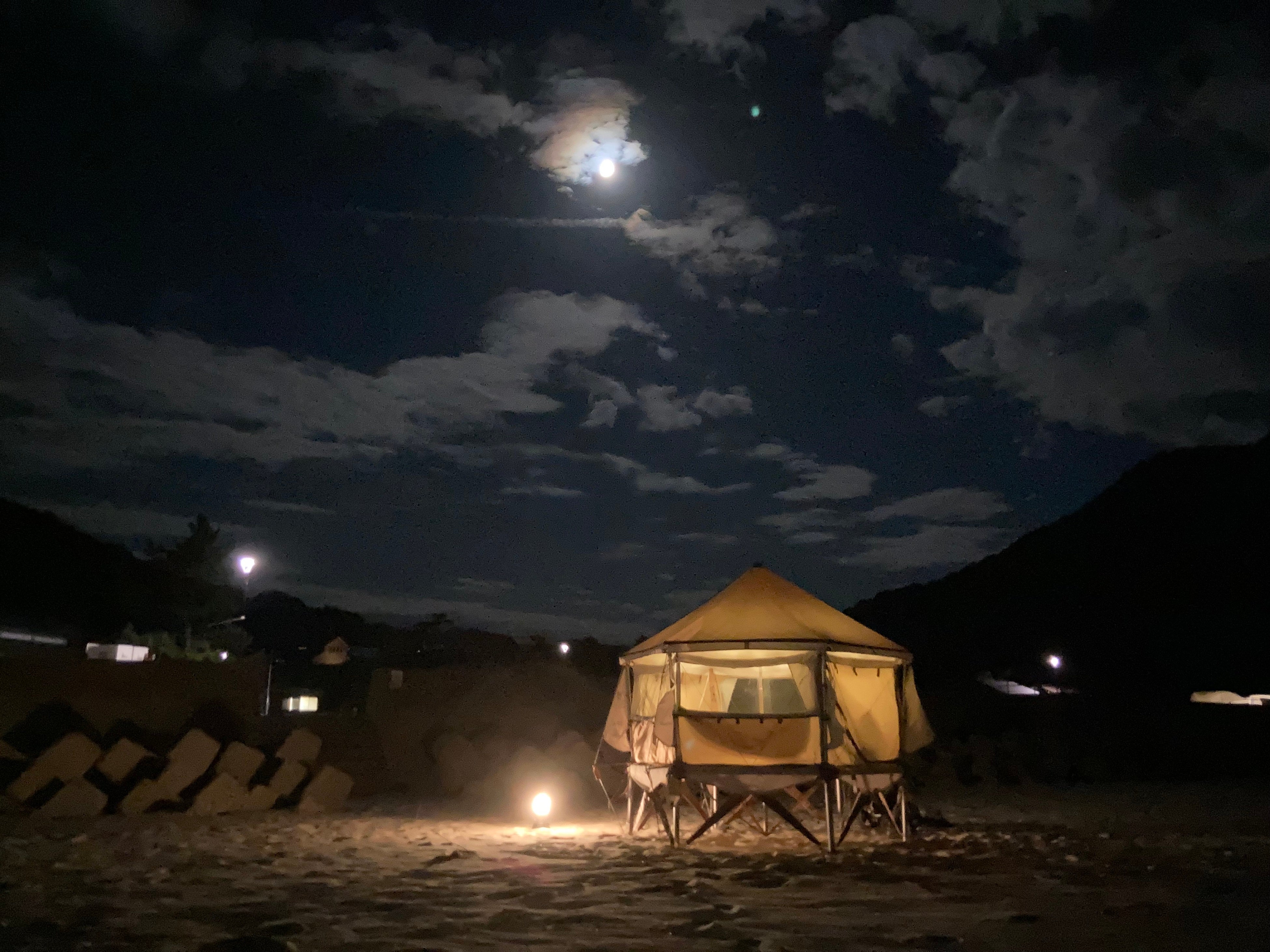 月夜のリビング